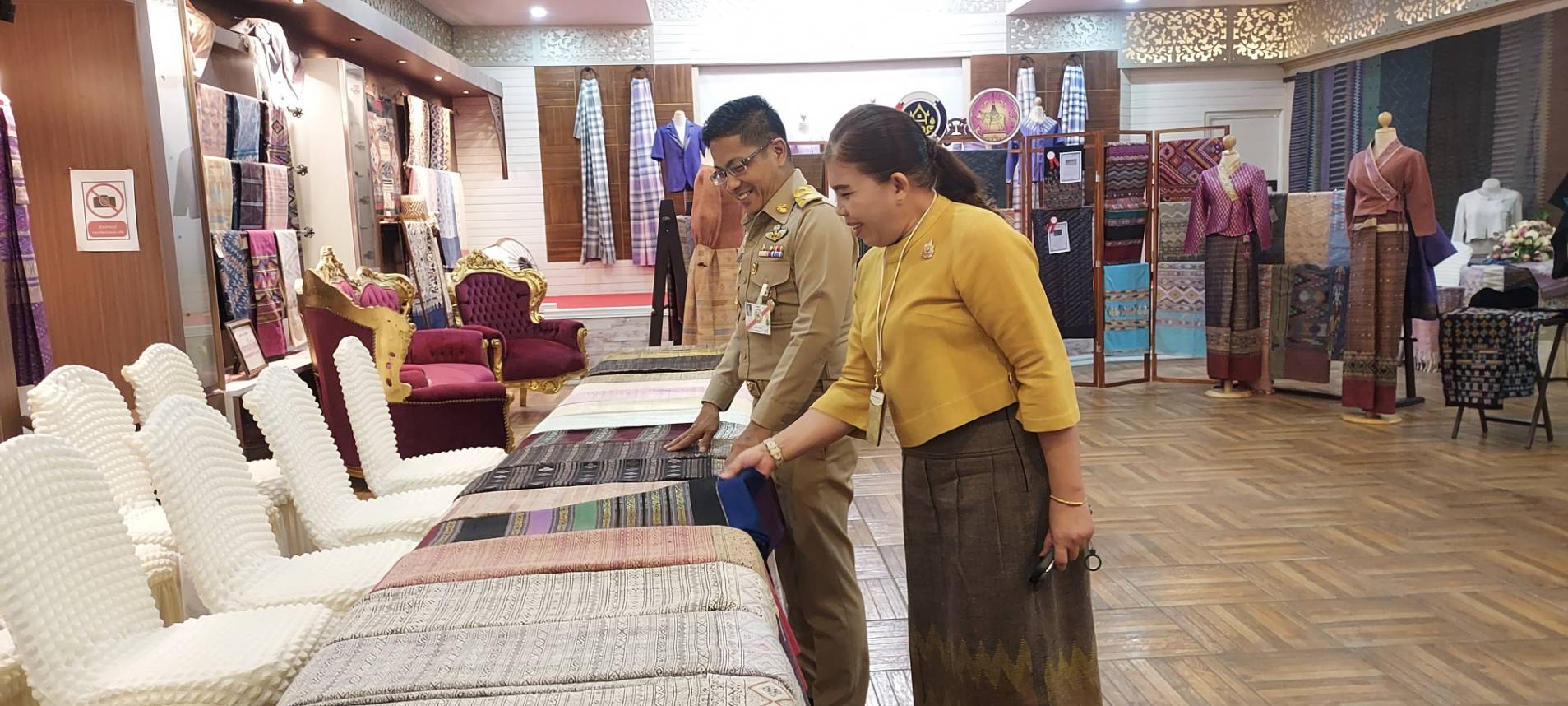 ปลัดกระทรวงมหาดไทย เยี่ยมชมสุดยอดผ้าน่าน ส่งเสริมและอนุรักษ์ผ้าไทยโบราณ ผ้าพื้นถิ่นจังหวัดน่าน