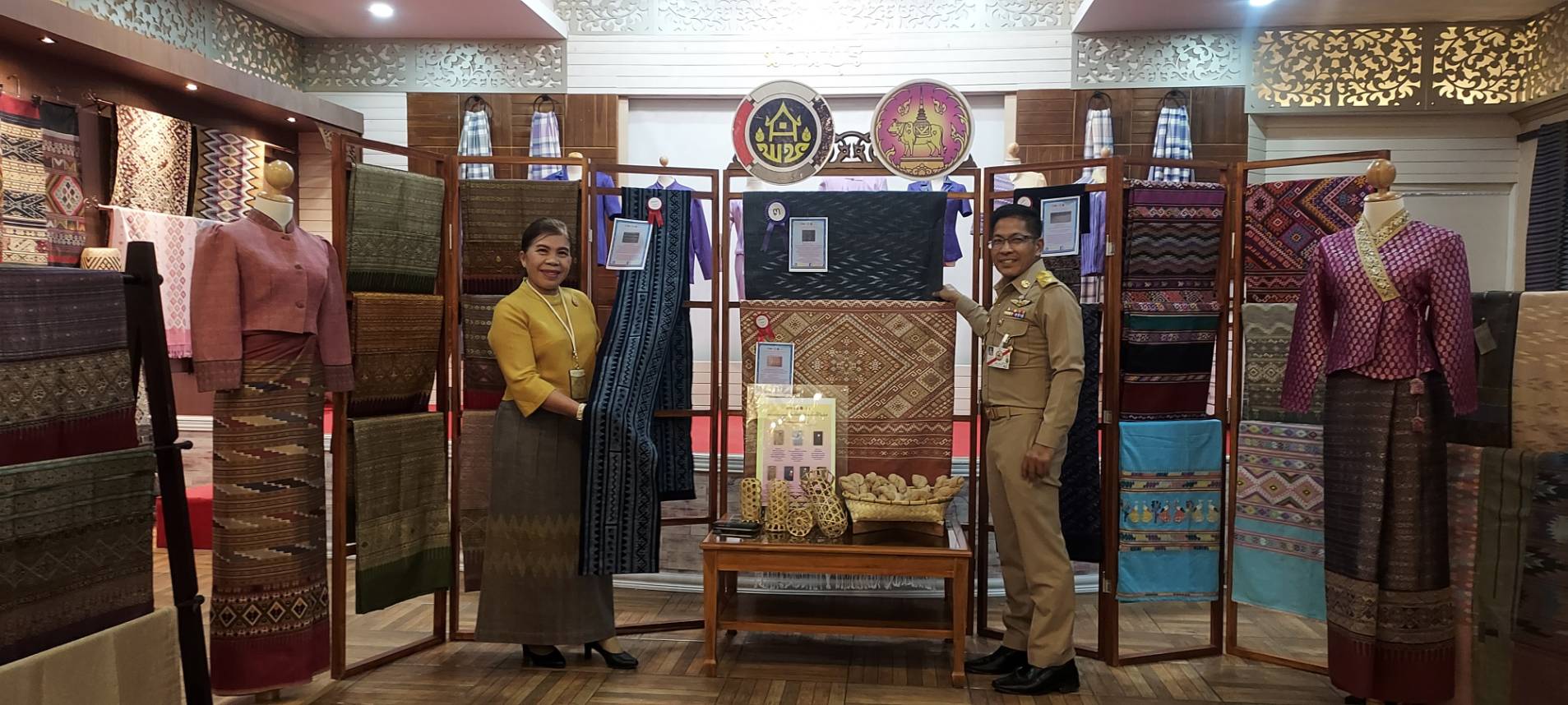 ปลัดกระทรวงมหาดไทย เยี่ยมชมสุดยอดผ้าน่าน ส่งเสริมและอนุรักษ์ผ้าไทยโบราณ ผ้าพื้นถิ่นจังหวัดน่าน