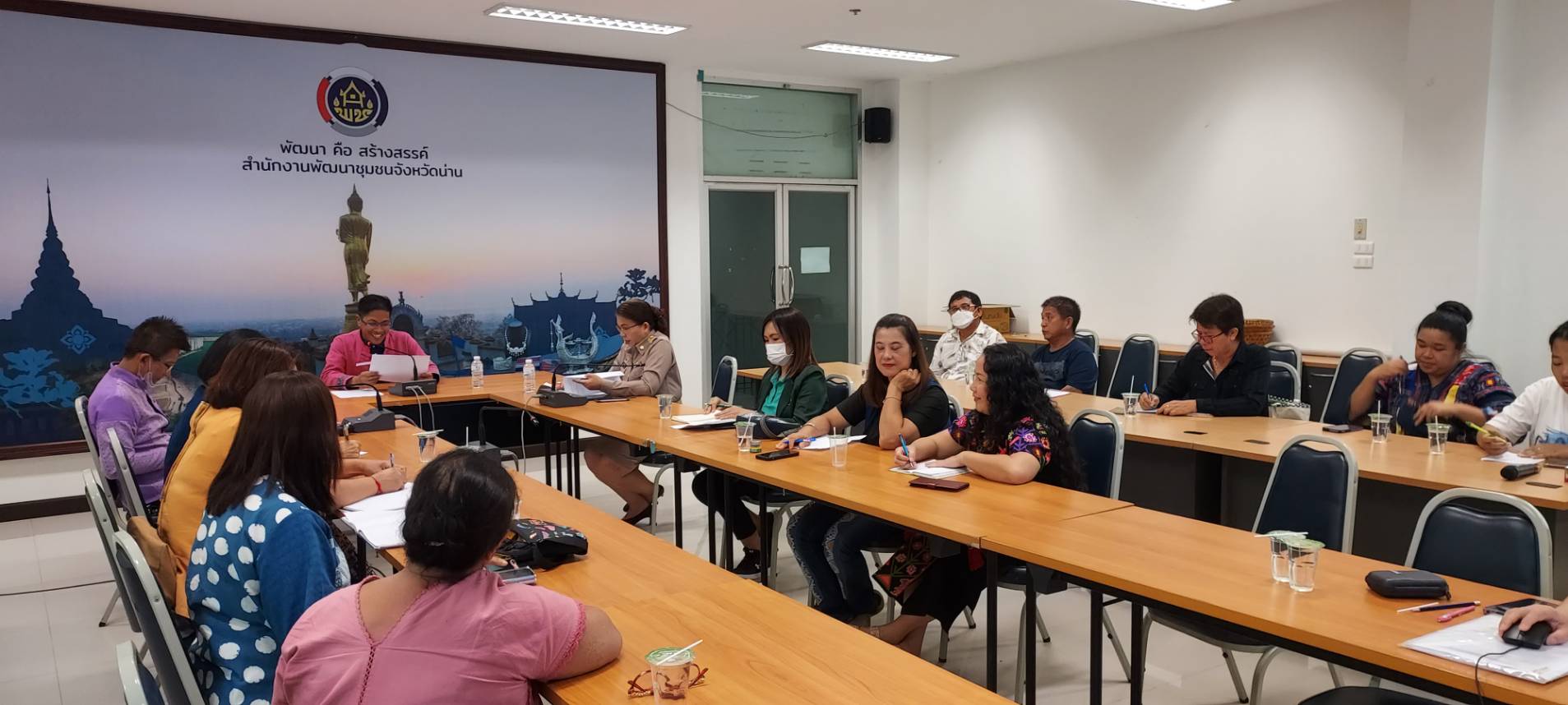 พช.น่าน ประชุม ผู้ผลิต ผู้ประกอบการ OTOP จังหวัดน่าน ที่ได้รับการคัดเลือกเข้าร่วมแสดงและจำหน่ายผลิตภัณฑ์ชุมชน (OTOP) งาน OTOP Midyear 2024