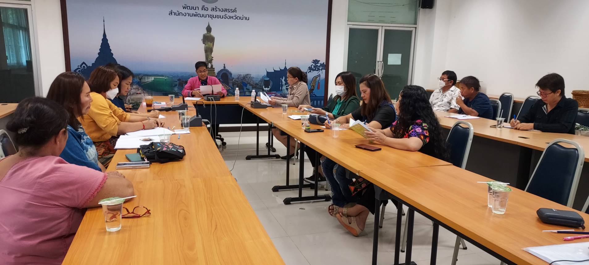 พช.น่าน ประชุม ผู้ผลิต ผู้ประกอบการ OTOP จังหวัดน่าน ที่ได้รับการคัดเลือกเข้าร่วมแสดงและจำหน่ายผลิตภัณฑ์ชุมชน (OTOP) งาน OTOP Midyear 2024