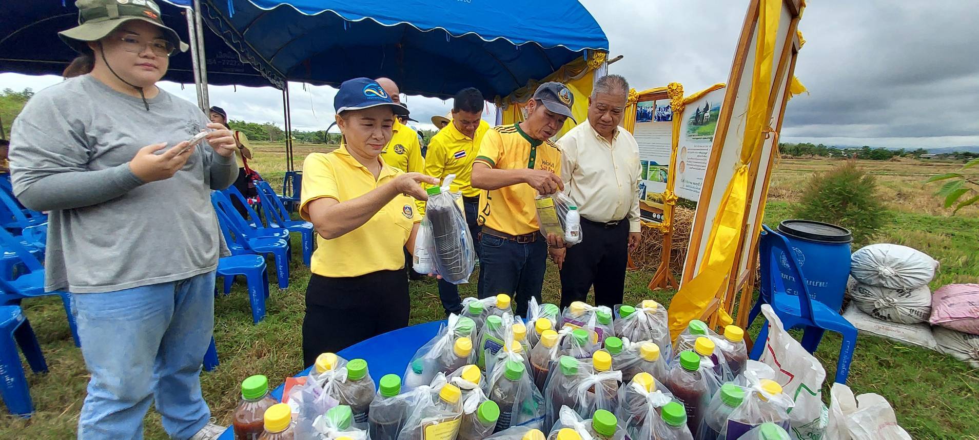 พช.น่าน จัดกิจกรรม “เอามื้อสามัคคี ทำความดี ถวายเป็นพระราชกุศล”  โครงการขยายผลการพัฒนาพื้นที่ต้นแบบการพัฒนาคุณภาพชีวิต ตามหลักทฤษฎีใหม่ ประยุกต์สู่ “โคก หนอง นา” เฉลิมพระเกียรติพระบาทสมเด็จพระเจ้าอยู่หัว