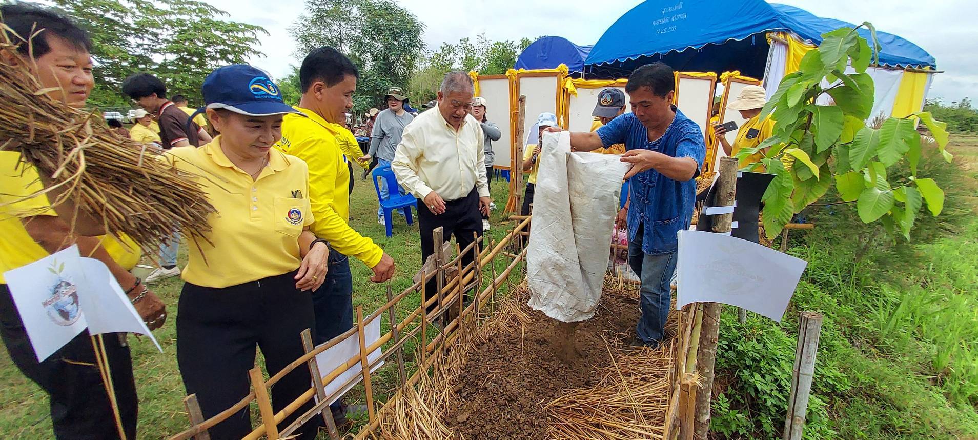 พช.น่าน จัดกิจกรรม “เอามื้อสามัคคี ทำความดี ถวายเป็นพระราชกุศล”  โครงการขยายผลการพัฒนาพื้นที่ต้นแบบการพัฒนาคุณภาพชีวิต ตามหลักทฤษฎีใหม่ ประยุกต์สู่ “โคก หนอง นา” เฉลิมพระเกียรติพระบาทสมเด็จพระเจ้าอยู่หัว