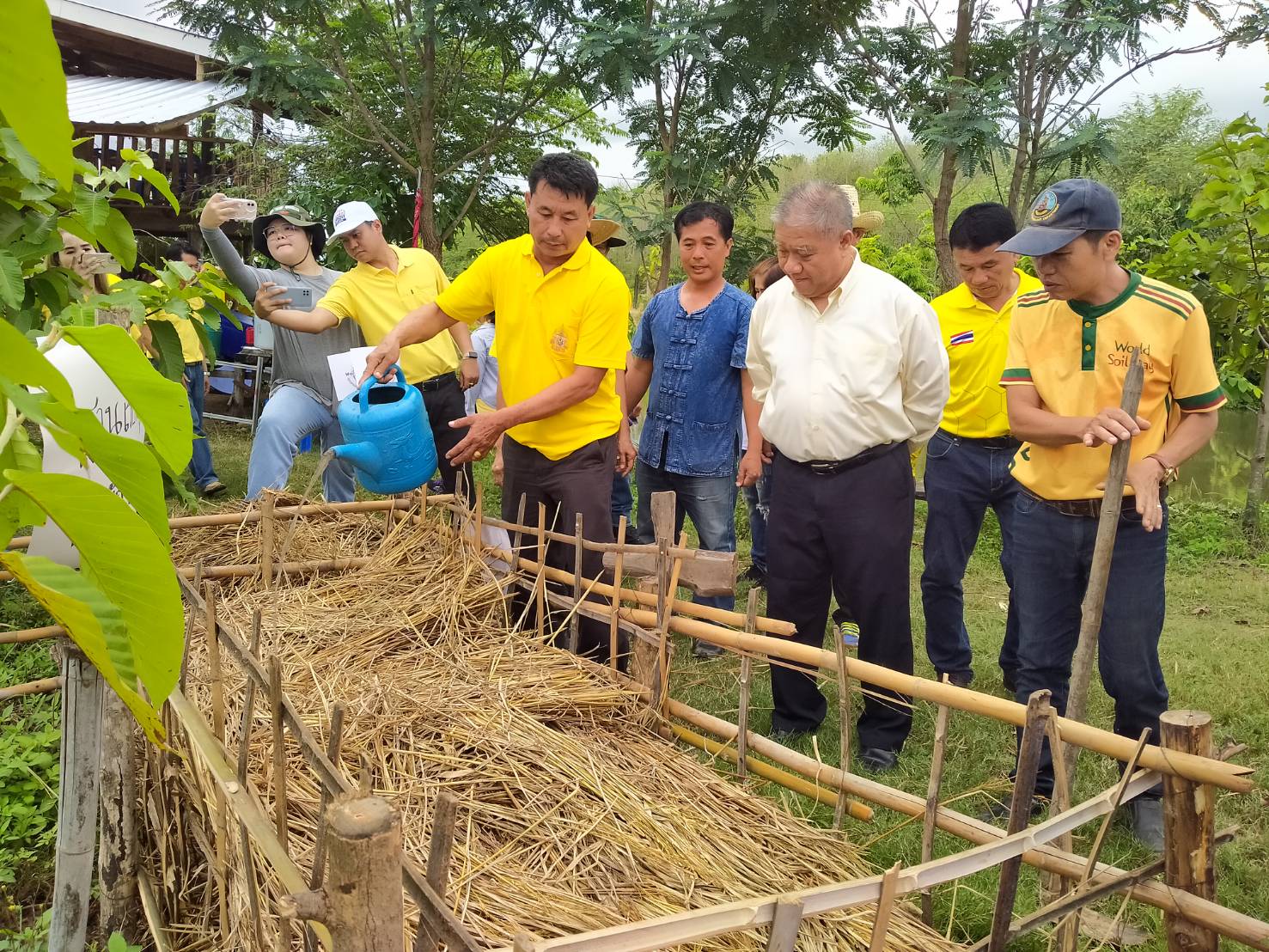 พช.น่าน จัดกิจกรรม “เอามื้อสามัคคี ทำความดี ถวายเป็นพระราชกุศล”  โครงการขยายผลการพัฒนาพื้นที่ต้นแบบการพัฒนาคุณภาพชีวิต ตามหลักทฤษฎีใหม่ ประยุกต์สู่ “โคก หนอง นา” เฉลิมพระเกียรติพระบาทสมเด็จพระเจ้าอยู่หัว