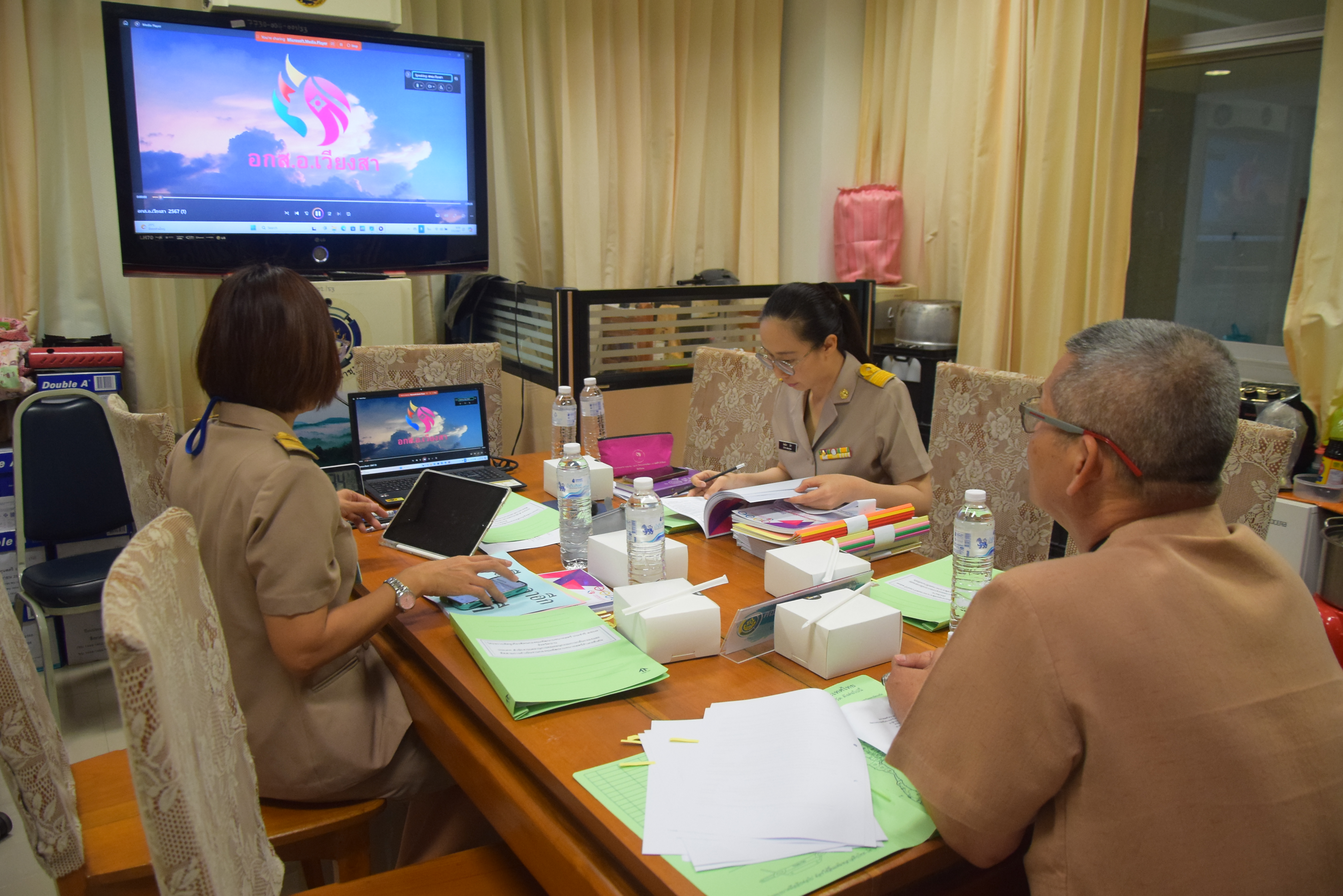 พช.น่าน คัดเลือกคนกองทุนพัฒนาบทบาทสตรีดีเด่นระดับจังหวัด ตามโครงการเชิดชูเกียรติคนกองทุนพัฒนาบทบาทสตรี ประจำปี 2567 รอบที่ 1