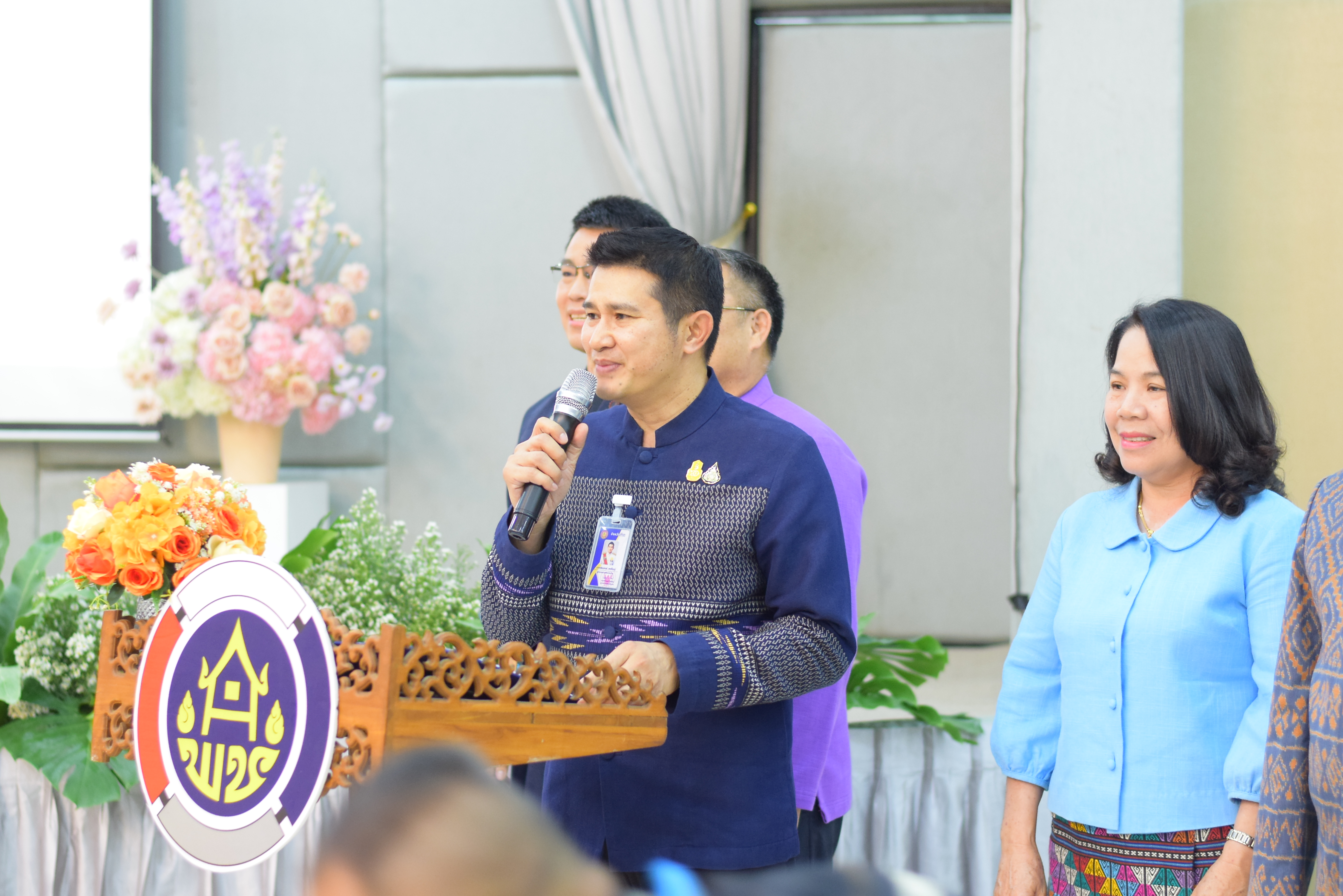 ปลัด มท. ร่วมกับคณะทำงานผ้าไทยใส่ให้สนุก สนองแนวพระดำริ “ผ้าไทยใส่ให้สนุก” ในสมเด็จพระเจ้าลูกเธอ เจ้าฟ้าสิริวัณณวรี นารีรัตนราชกัญญา โค้ชชิ่ง “ผ้าลายสิริวชิราภรณ์” ให้กับผู้ผลิต ผู้ประกอบการ OTOP กลุ่มช่างทอผ้าและงานหัตถกรรม 16 จังหวัดภาคเหนือ