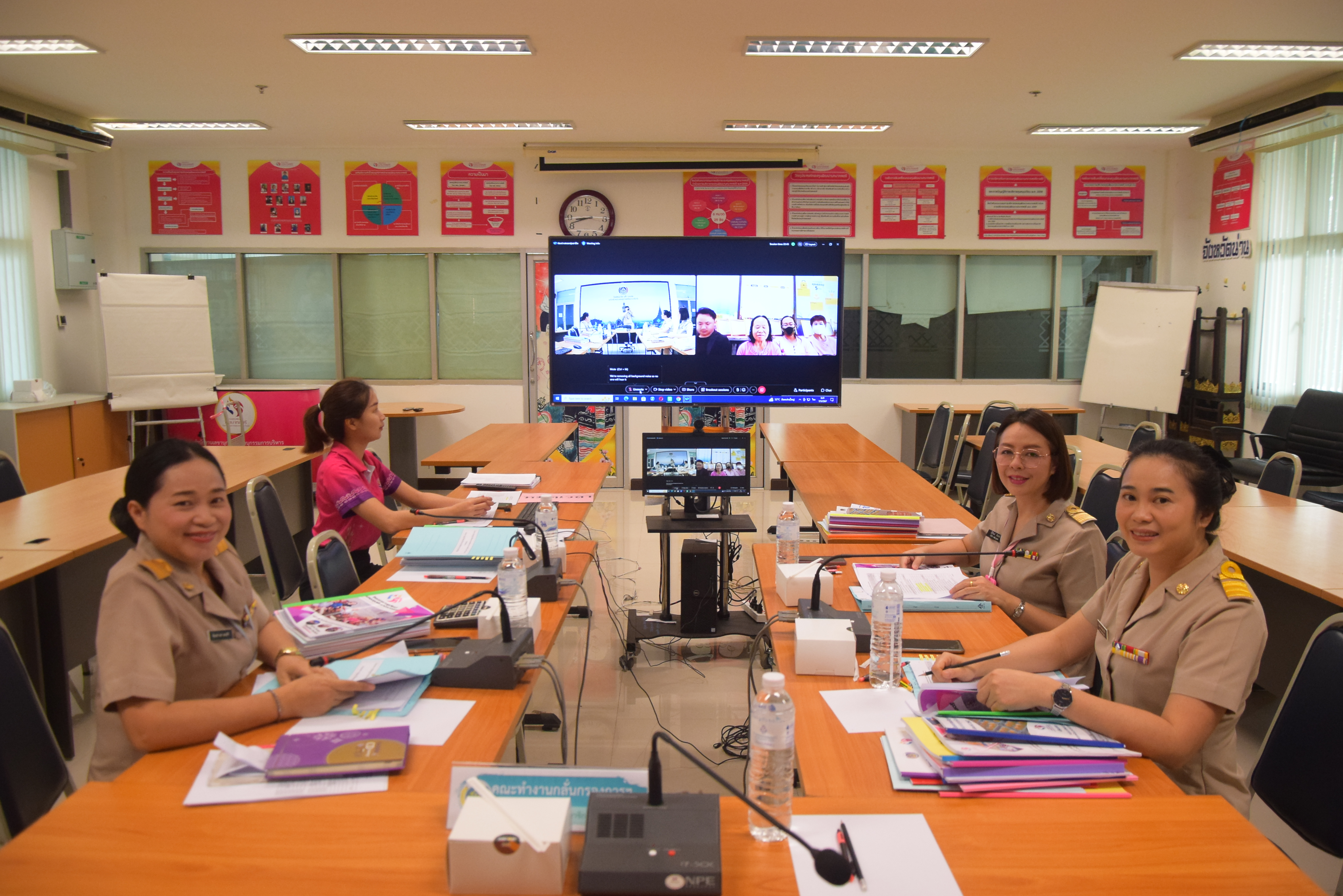 พช.น่าน คัดเลือกคนกองทุนพัฒนาบทบาทสตรีดีเด่นระดับจังหวัด ตามโครงการเชิดชูเกียรติคนกองทุนพัฒนาบทบาทสตรี ประจำปี 2567 รอบที่ 1