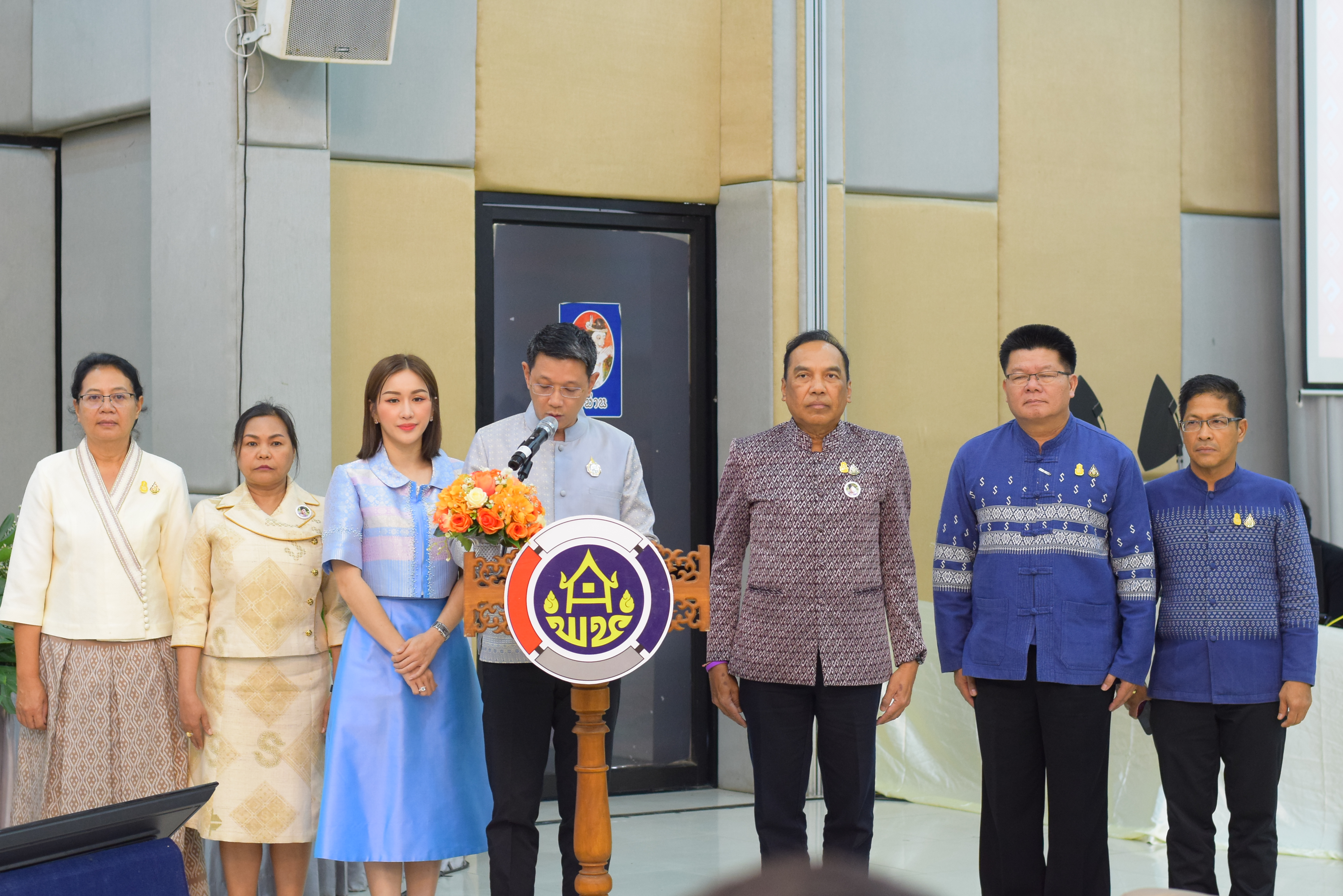 ปลัด มท. ร่วมกับคณะทำงานผ้าไทยใส่ให้สนุก สนองแนวพระดำริ “ผ้าไทยใส่ให้สนุก” ในสมเด็จพระเจ้าลูกเธอ เจ้าฟ้าสิริวัณณวรี นารีรัตนราชกัญญา โค้ชชิ่ง “ผ้าลายสิริวชิราภรณ์” ให้กับผู้ผลิต ผู้ประกอบการ OTOP กลุ่มช่างทอผ้าและงานหัตถกรรม 16 จังหวัดภาคเหนือ