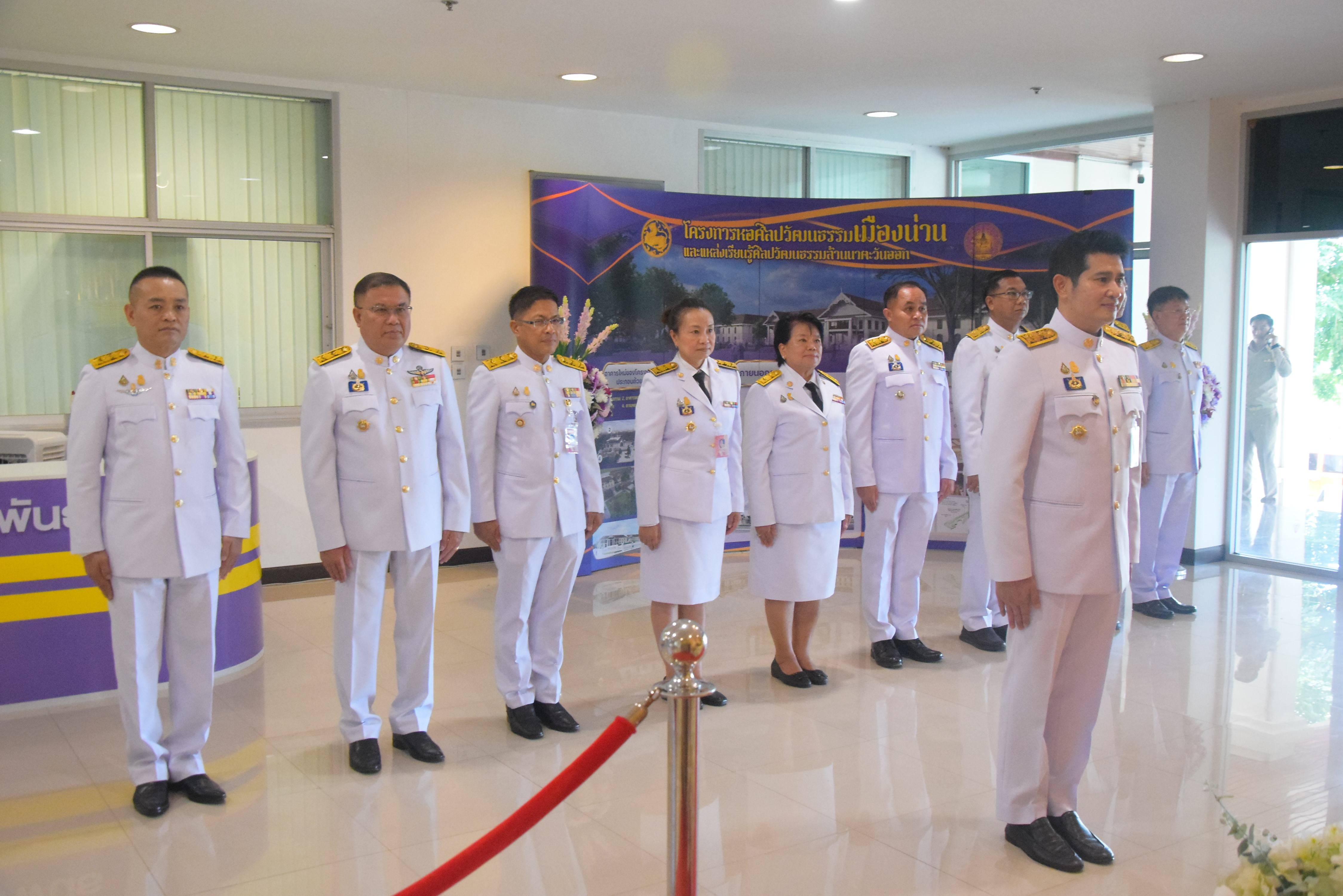 จังหวัดน่าน จัดพิธีรับพระราชทานแผ่นธรรมนาวา “วัง” ภาพวาดฝีพระหัตถ์พร้อมคติธรรม เป็นแนวทางให้ประชาชนปฏิบัติเพื่อความพ้นทุกข์