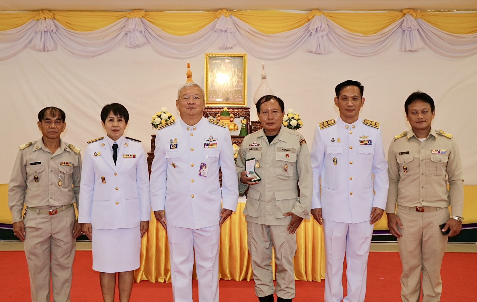 พช.น่าน ร่วมพิธีรับพระราชทานเครื่องราชอิสริยาภรณ์ อันเป็นที่สรรเสริญยิ่งดิเรกคุณาภรณ์ ชั้น 7 ชั้นเหรียญเงินดิเรกคุณาภรณ์ ให้แก่ อปพร. จำนวน 1 ราย