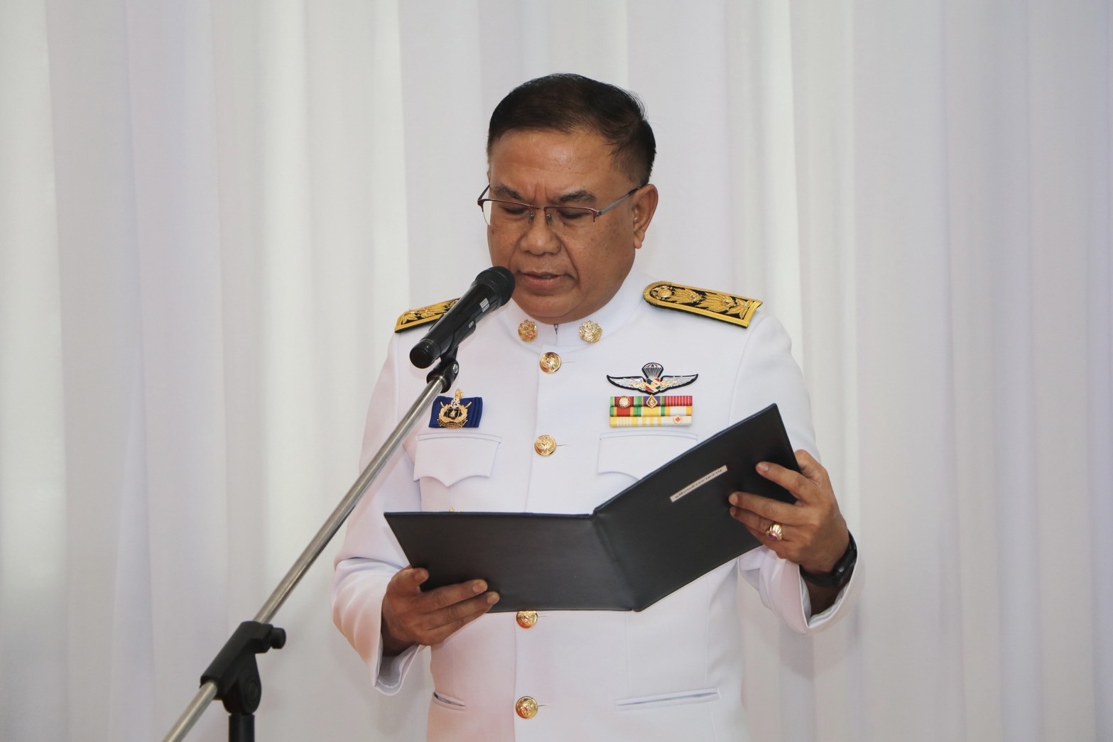 พช.น่าน ร่วมพิธีมอบเครื่องหมาย “รักษาดินแดนยิ่งชีพ” แก่ผู้ทำคุณประโยชน์ต่อกิจการกองอาสารักษาดินแดน