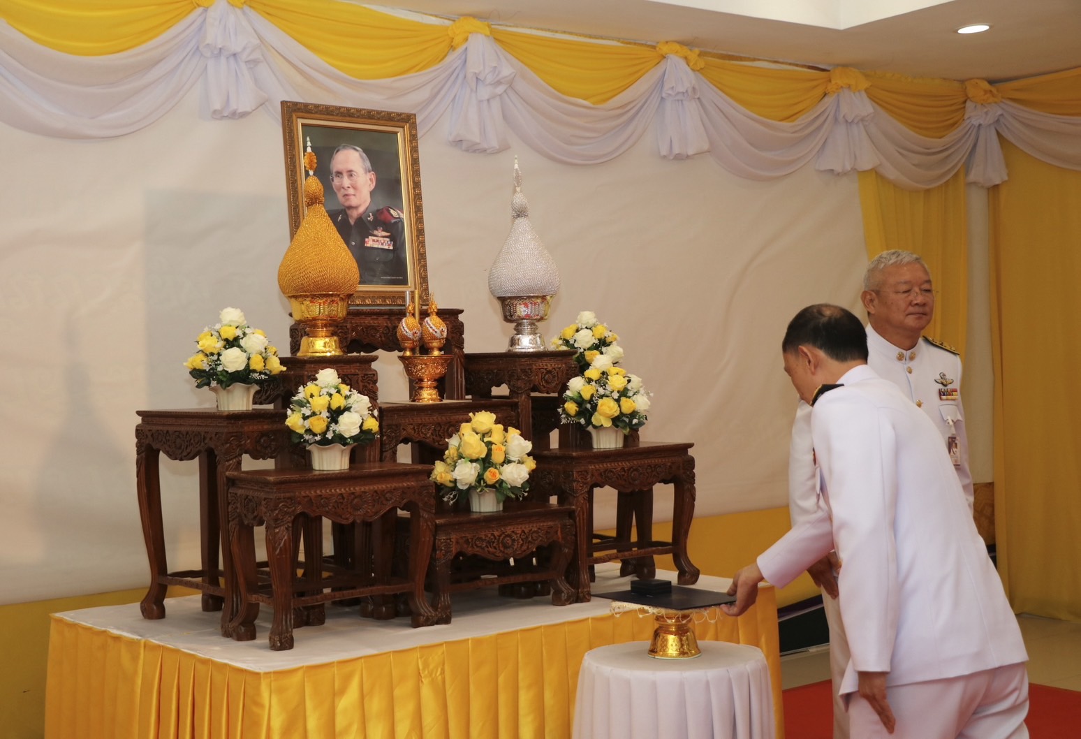 พช.น่าน ร่วมพิธีมอบเครื่องหมาย “รักษาดินแดนยิ่งชีพ” แก่ผู้ทำคุณประโยชน์ต่อกิจการกองอาสารักษาดินแดน