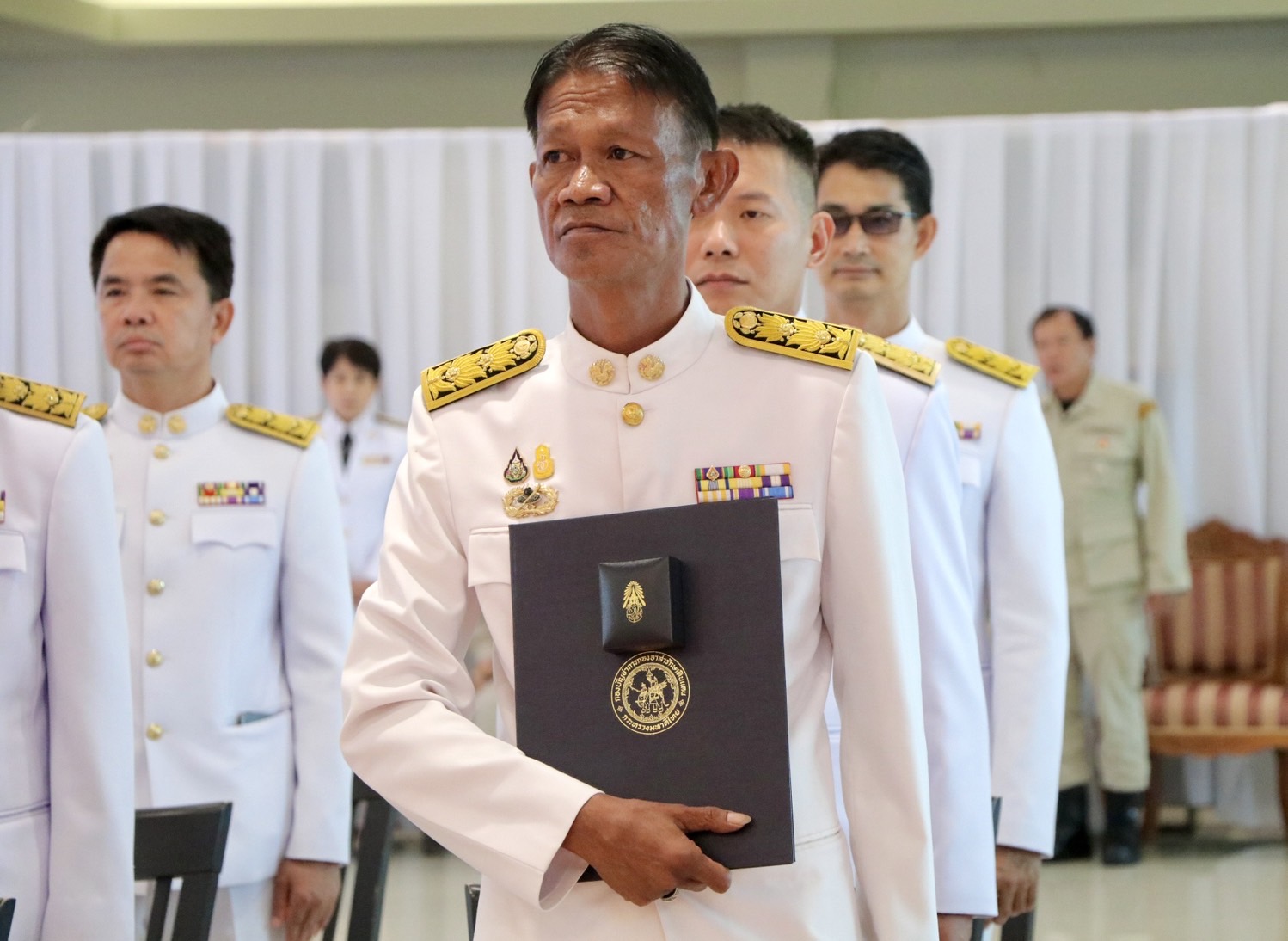 พช.น่าน ร่วมพิธีมอบเครื่องหมาย “รักษาดินแดนยิ่งชีพ” แก่ผู้ทำคุณประโยชน์ต่อกิจการกองอาสารักษาดินแดน