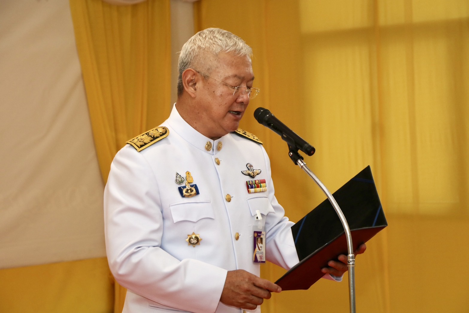 พช.น่าน ร่วมพิธีมอบเครื่องหมาย “รักษาดินแดนยิ่งชีพ” แก่ผู้ทำคุณประโยชน์ต่อกิจการกองอาสารักษาดินแดน