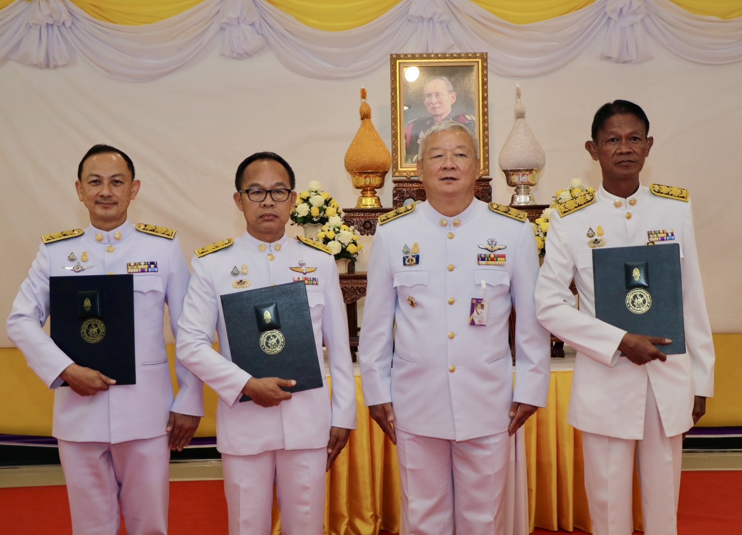 พช.น่าน ร่วมพิธีมอบเครื่องหมาย “รักษาดินแดนยิ่งชีพ” แก่ผู้ทำคุณประโยชน์ต่อกิจการกองอาสารักษาดินแดน