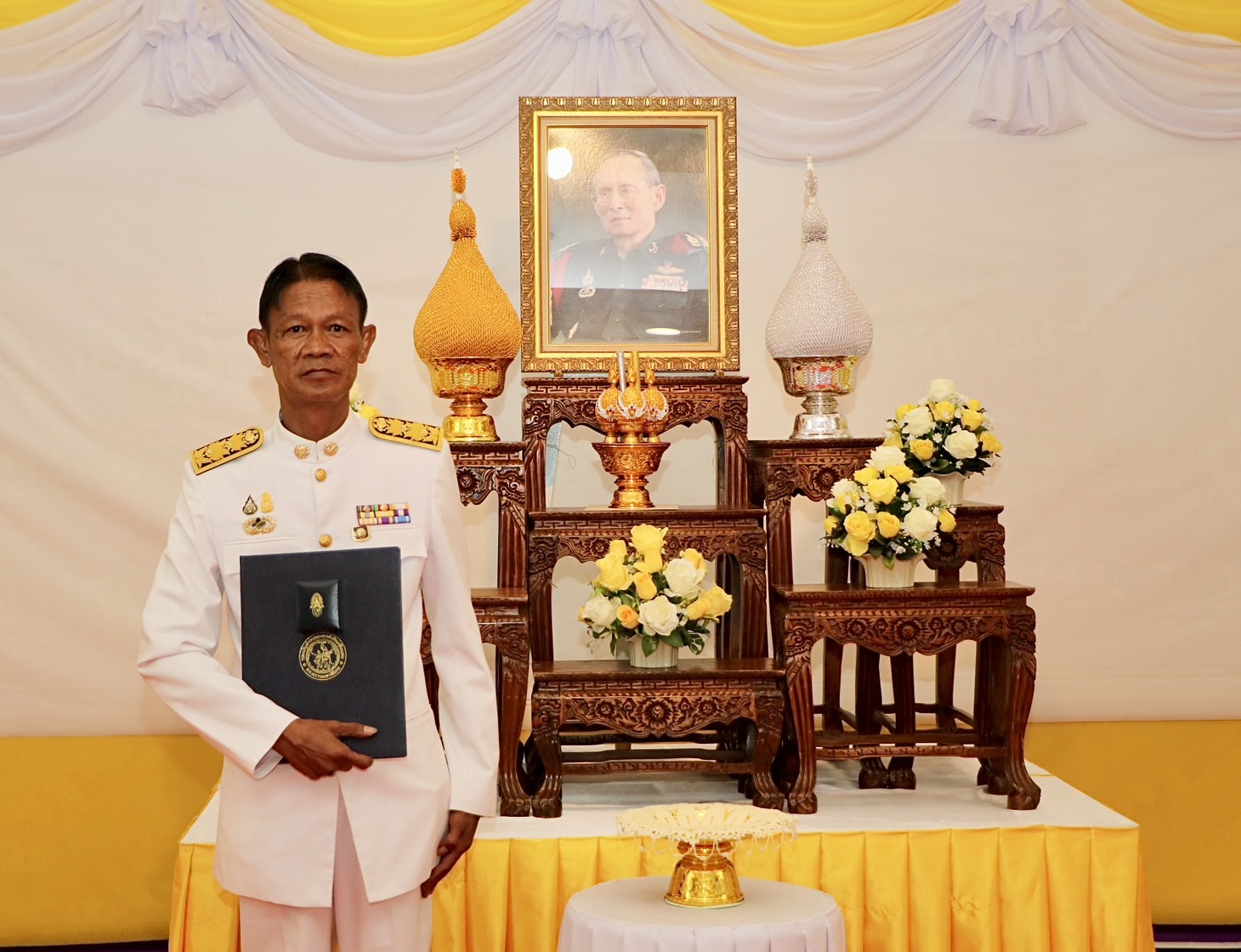 พช.น่าน ร่วมพิธีมอบเครื่องหมาย “รักษาดินแดนยิ่งชีพ” แก่ผู้ทำคุณประโยชน์ต่อกิจการกองอาสารักษาดินแดน