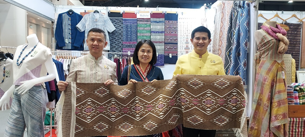 #สร้างสรรค์ชุมชน คนพช.น่าน#  พ่อเมืองน่าน เยี่ยมเยียนให้กำลังใจแก่ผู้ประกอบการ OTOP จังหวัดน่าน ในงาน OTOP MIDYEAR 2024  “หลากหลายผลิตภัณฑ์ สีสันภูมิปัญญาไทย”