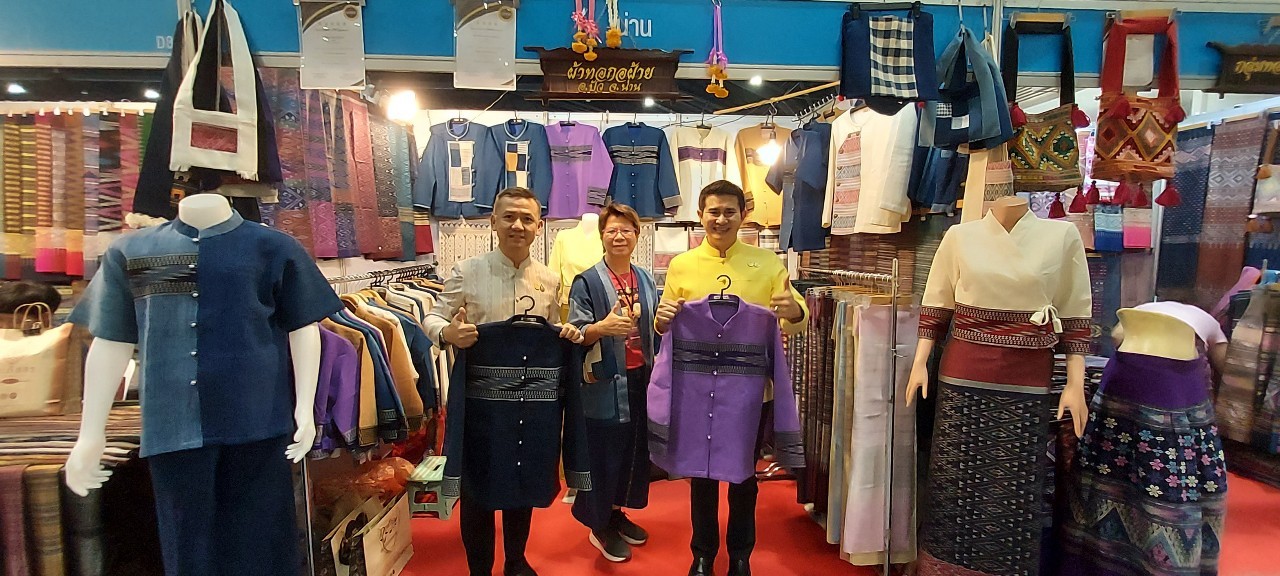 #สร้างสรรค์ชุมชน คนพช.น่าน#  พ่อเมืองน่าน เยี่ยมเยียนให้กำลังใจแก่ผู้ประกอบการ OTOP จังหวัดน่าน ในงาน OTOP MIDYEAR 2024  “หลากหลายผลิตภัณฑ์ สีสันภูมิปัญญาไทย”