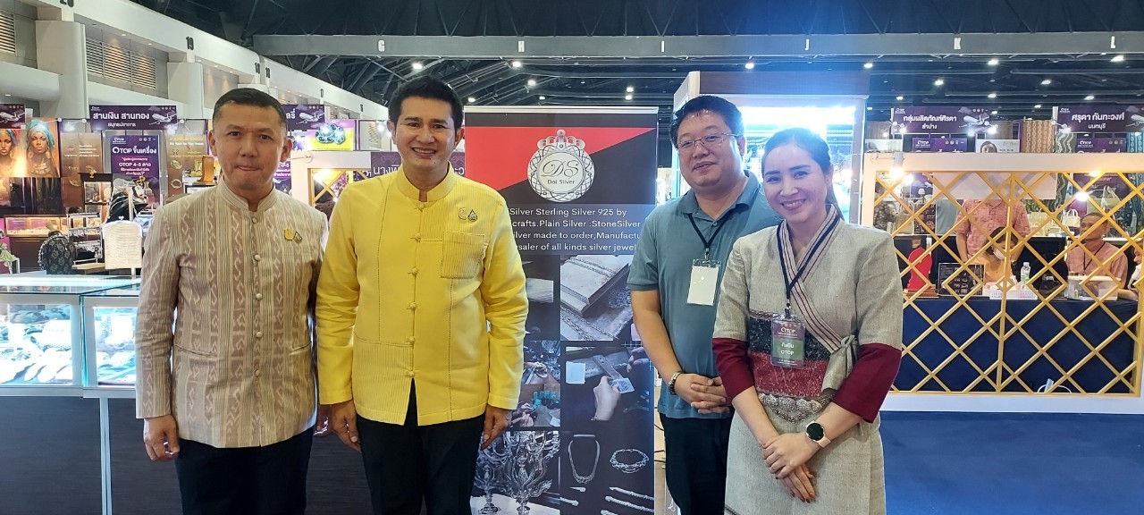 #สร้างสรรค์ชุมชน คนพช.น่าน#  พ่อเมืองน่าน เยี่ยมเยียนให้กำลังใจแก่ผู้ประกอบการ OTOP จังหวัดน่าน ในงาน OTOP MIDYEAR 2024  “หลากหลายผลิตภัณฑ์ สีสันภูมิปัญญาไทย”