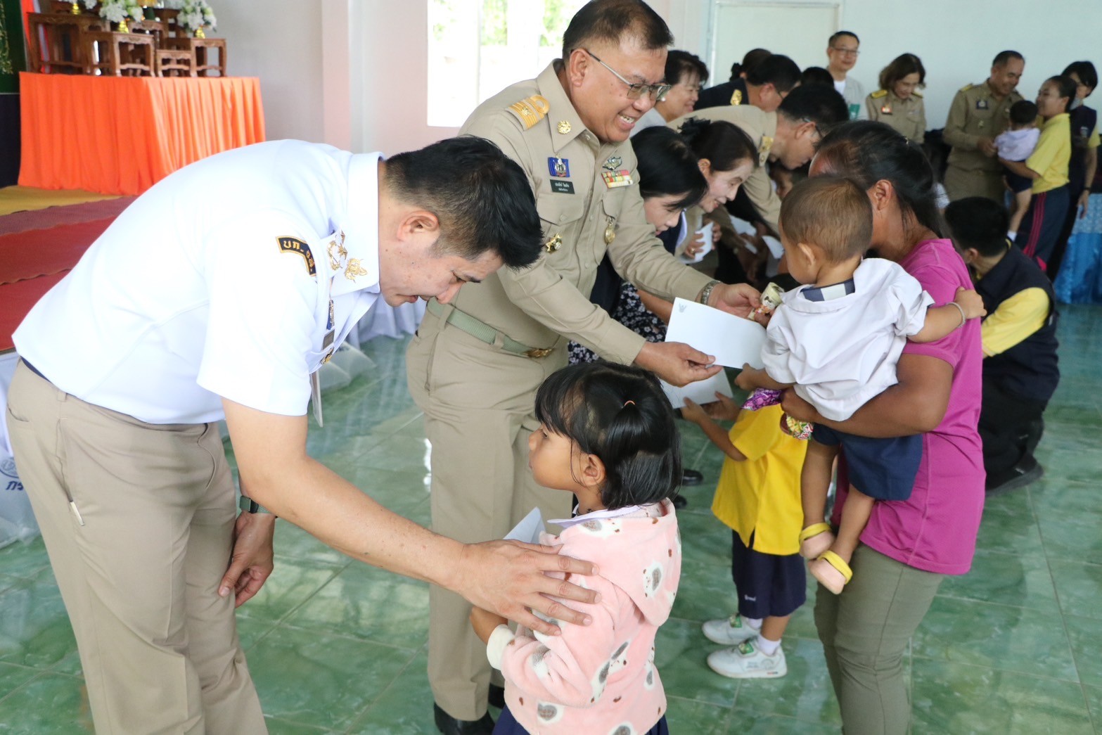 #สร้างสรรค์ชุมชน คนพช.น่าน# พช.น่าน ร่วมกิจกรรมหน่วยบำบัดทุกข์ บำรุงสุข สร้างรอยยิ้ม ให้ประชาชนจังหวัดน่าน ที่อำเภอปัว