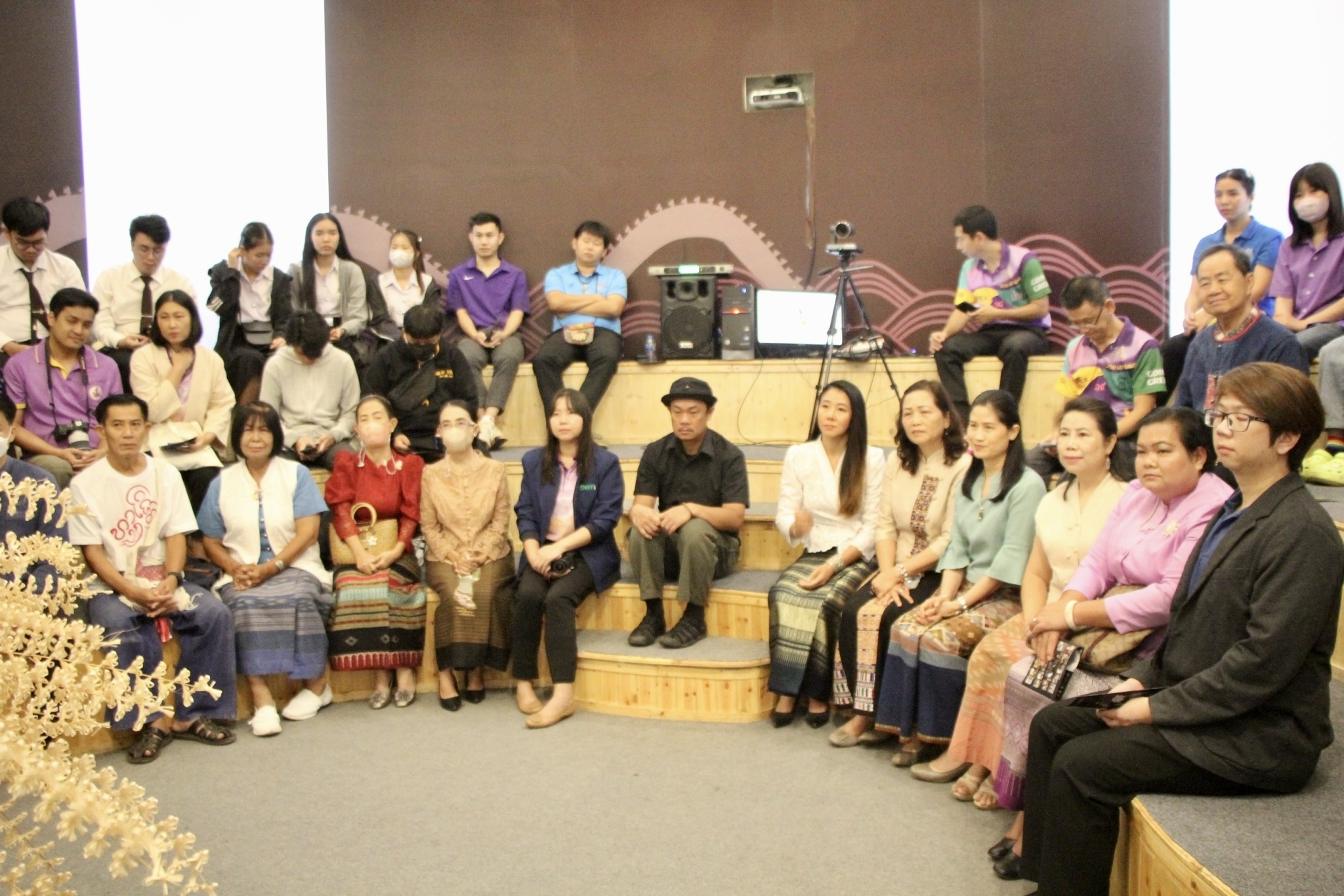 #สร้างสรรค์ชุมชน คนพช.น่าน# พช.น่าน ร่วมงานเปิดตัวผลิตภัณฑ์ Nan Design สร้างสรรค์ผลิตภัณฑ์ภูมิปัญญาท้องถิ่นน่านสู่ตลาดสากลตามโครงการพัฒนาศักยภาพแหล่งเรียนรู้ “ศูนย์น่านศึกษา” พื้นที่สร้างสรรค์การเรียนรู้ตลอดชีวิตประจำปีงบประมาณ 2567