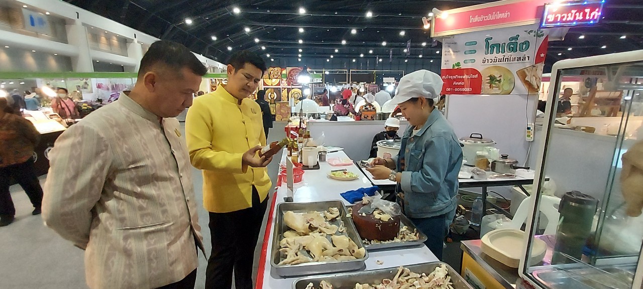 #สร้างสรรค์ชุมชน คนพช.น่าน#  พ่อเมืองน่าน เยี่ยมเยียนให้กำลังใจแก่ผู้ประกอบการ OTOP จังหวัดน่าน ในงาน OTOP MIDYEAR 2024  “หลากหลายผลิตภัณฑ์ สีสันภูมิปัญญาไทย”