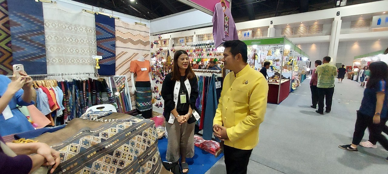 #สร้างสรรค์ชุมชน คนพช.น่าน#  พ่อเมืองน่าน เยี่ยมเยียนให้กำลังใจแก่ผู้ประกอบการ OTOP จังหวัดน่าน ในงาน OTOP MIDYEAR 2024  “หลากหลายผลิตภัณฑ์ สีสันภูมิปัญญาไทย”