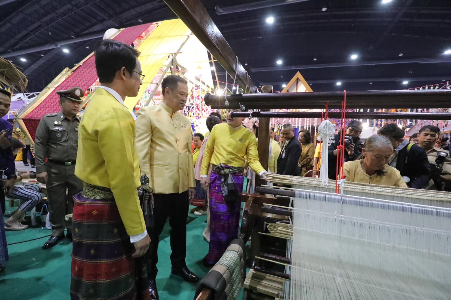 #สร้างสรรค์ชุมชน คนพช.น่าน# จังหวัดน่าน ร่วมพิธีเปิดงาน OTOP MIDYEAR 2024  “หลากหลายผลิตภัณฑ์ สีสันภูมิปัญญาไทย”