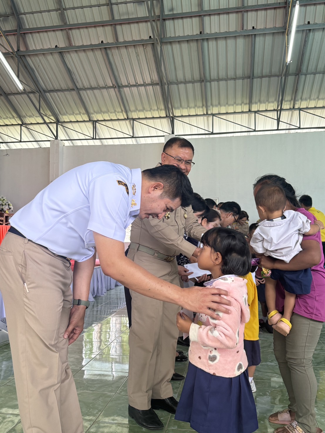 #สร้างสรรค์ชุมชน คนพช.น่าน# พช.น่าน ร่วมกิจกรรมหน่วยบำบัดทุกข์ บำรุงสุข สร้างรอยยิ้ม ให้ประชาชนจังหวัดน่าน ที่อำเภอปัว