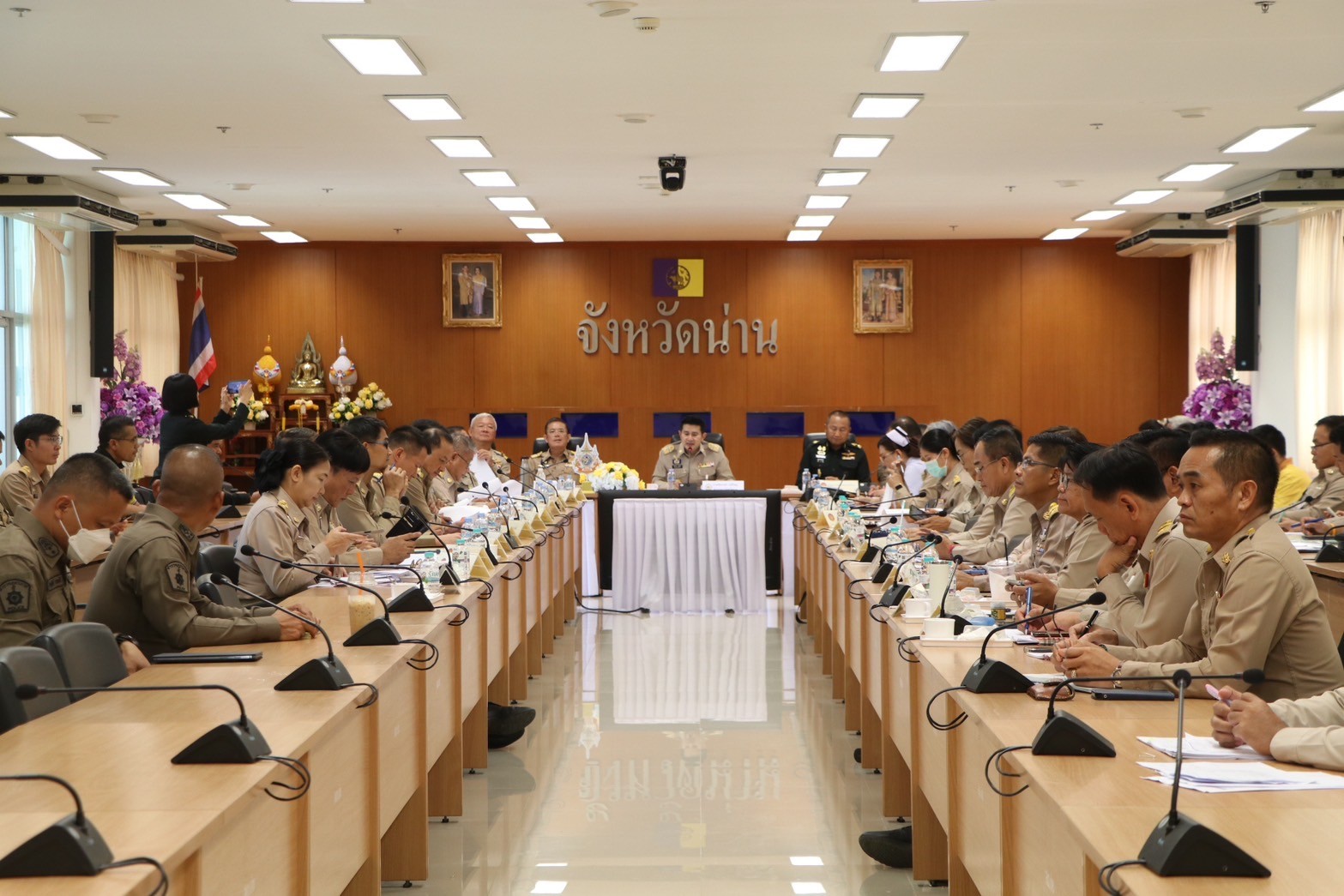 #สร้างสรรค์ชุมชน คนพช.น่าน# พจ.น่านร่วมประชุมเตรียมต้อนรับนายกรัฐมนตรี ลงพื้นที่ติดตามการแก้ปัญหายาเสพติด ท่าวังผาโมเดล อำเภอนำร่องสีขาว เตรียมขยายผลไปยังจังหวัดต่าง ๆ