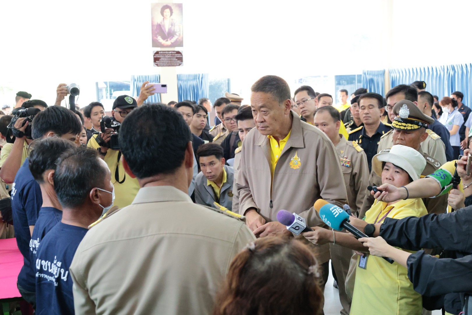 #สร้างสรรค์ชุมชน คนพช.น่าน# พช.น่าน ร่วมต้อนรับนายกรัฐมนตรี ลงพื้นที่อำเภอท่าวังผา จังหวัดน่าน ติดตามการแก้ปัญหายาเสพติดอย่างยั่งยืน ท่าวังผาโมเดล อำเภอสีขาว