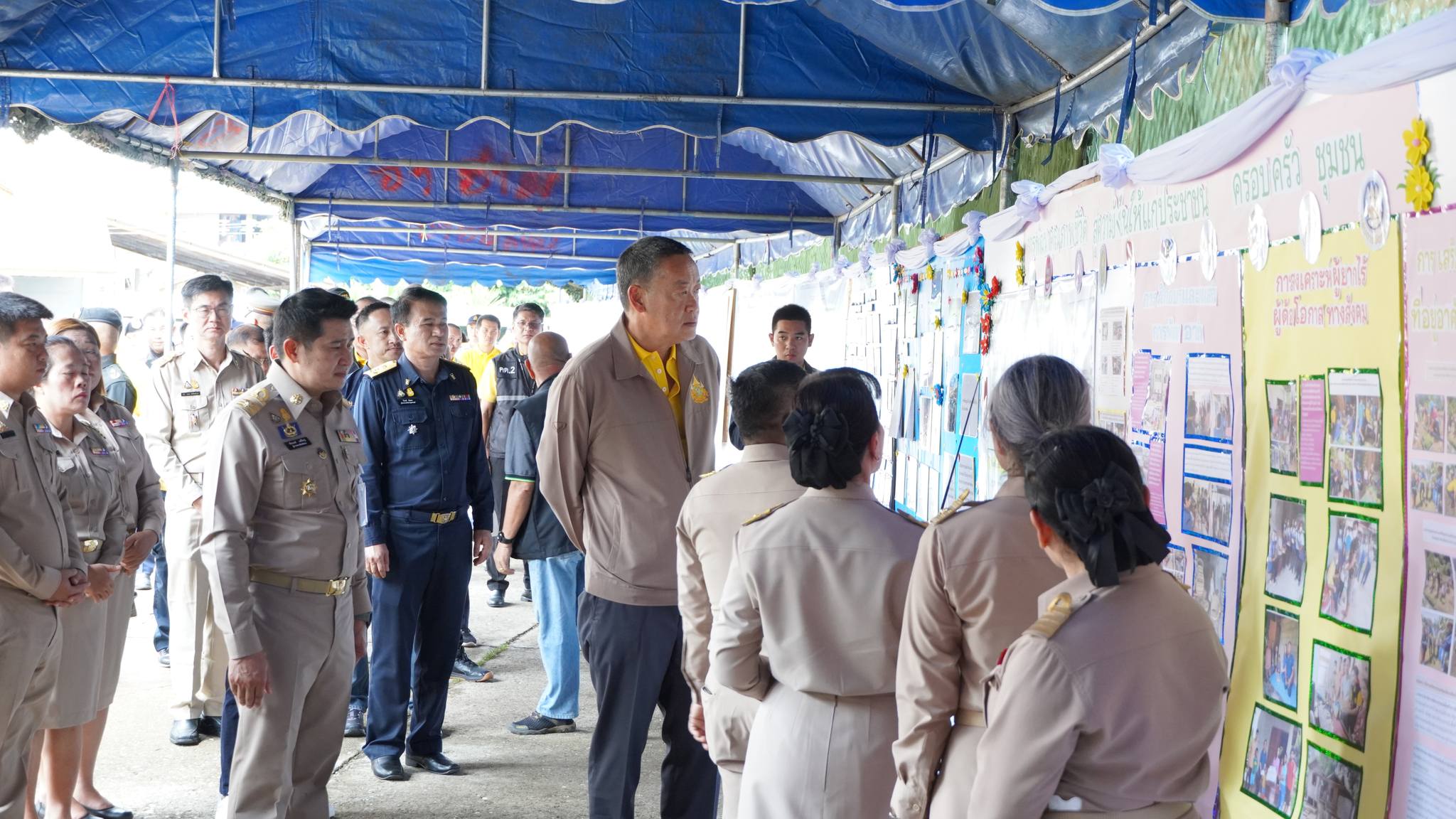 #สร้างสรรค์ชุมชน คนพช.น่าน# พช.น่าน ร่วมต้อนรับนายกรัฐมนตรี ลงพื้นที่อำเภอท่าวังผา จังหวัดน่าน ติดตามการแก้ปัญหายาเสพติดอย่างยั่งยืน ท่าวังผาโมเดล อำเภอสีขาว