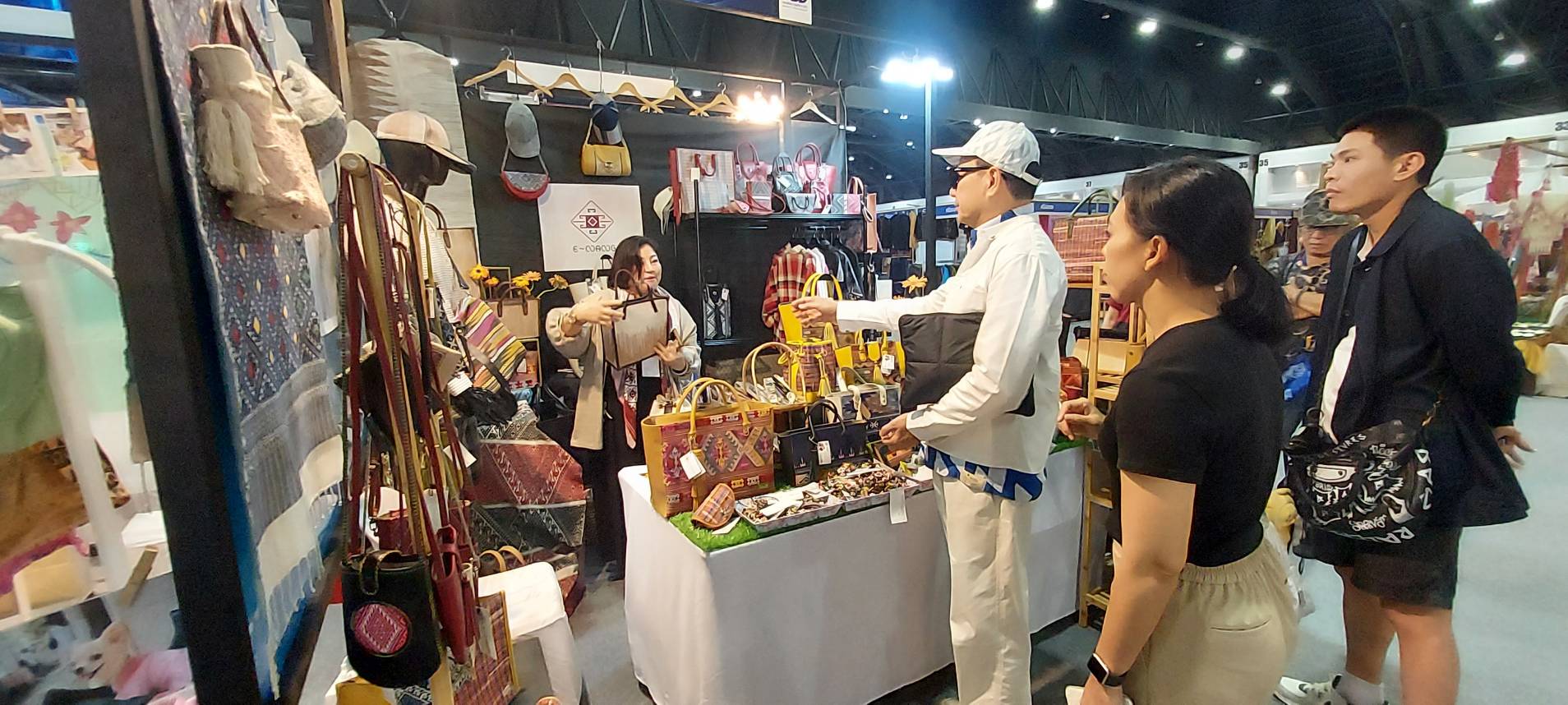 🎈 OTOP Midyear 2024 วันที่สี่ของงาน 🎈จังหวัดน่าน นำของดีจังหวัดน่านร่วมงาน “OTOP Midyear 2024” หลากผลิตภัณฑ์ สีสันภูมิปัญญาไทย