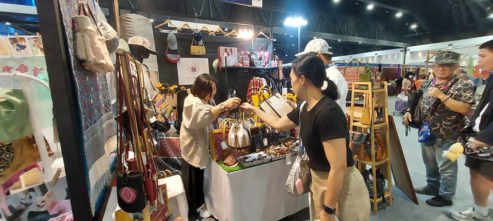 🎈 OTOP Midyear 2024 วันที่สี่ของงาน 🎈จังหวัดน่าน นำของดีจังหวัดน่านร่วมงาน “OTOP Midyear 2024” หลากผลิตภัณฑ์ สีสันภูมิปัญญาไทย