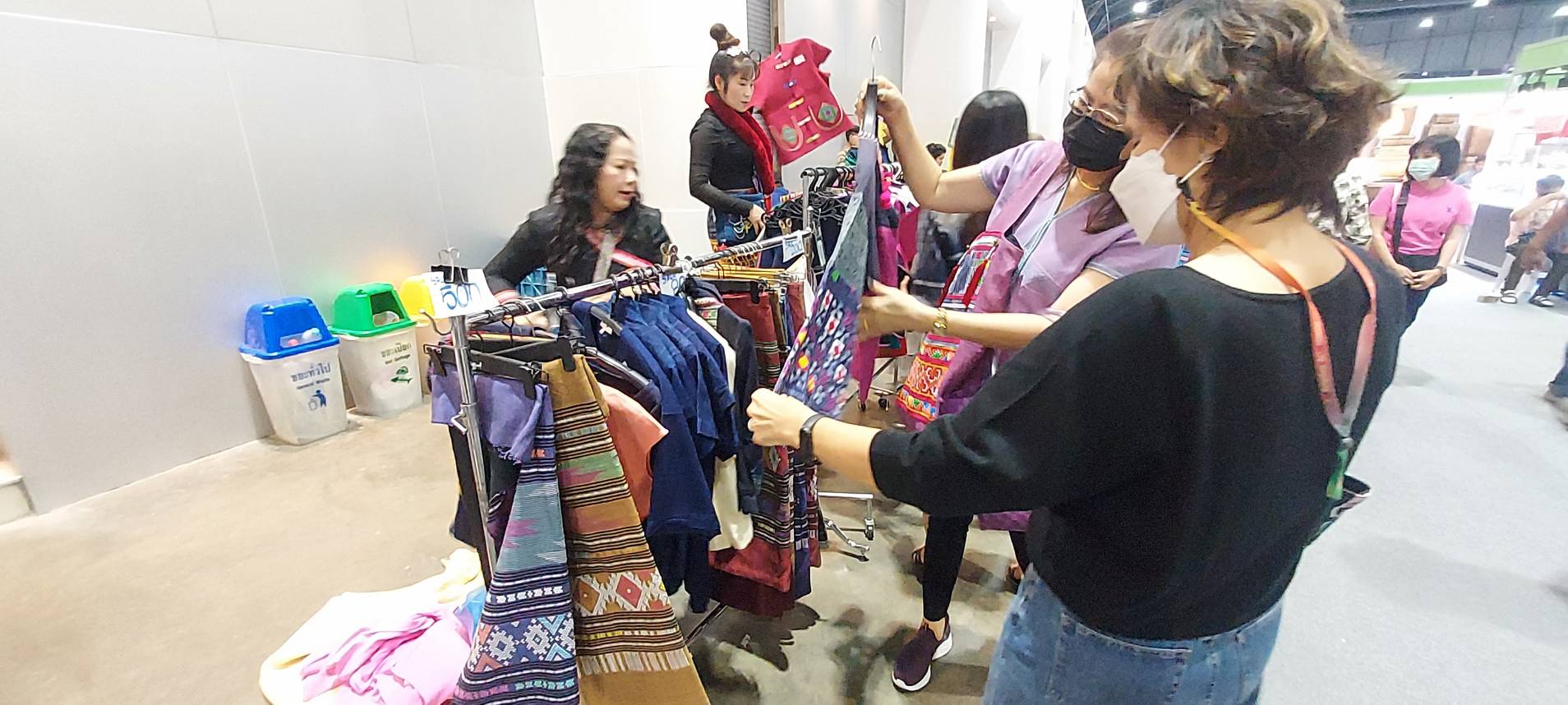 🎈 OTOP Midyear 2024 วันที่สี่ของงาน 🎈จังหวัดน่าน นำของดีจังหวัดน่านร่วมงาน “OTOP Midyear 2024” หลากผลิตภัณฑ์ สีสันภูมิปัญญาไทย