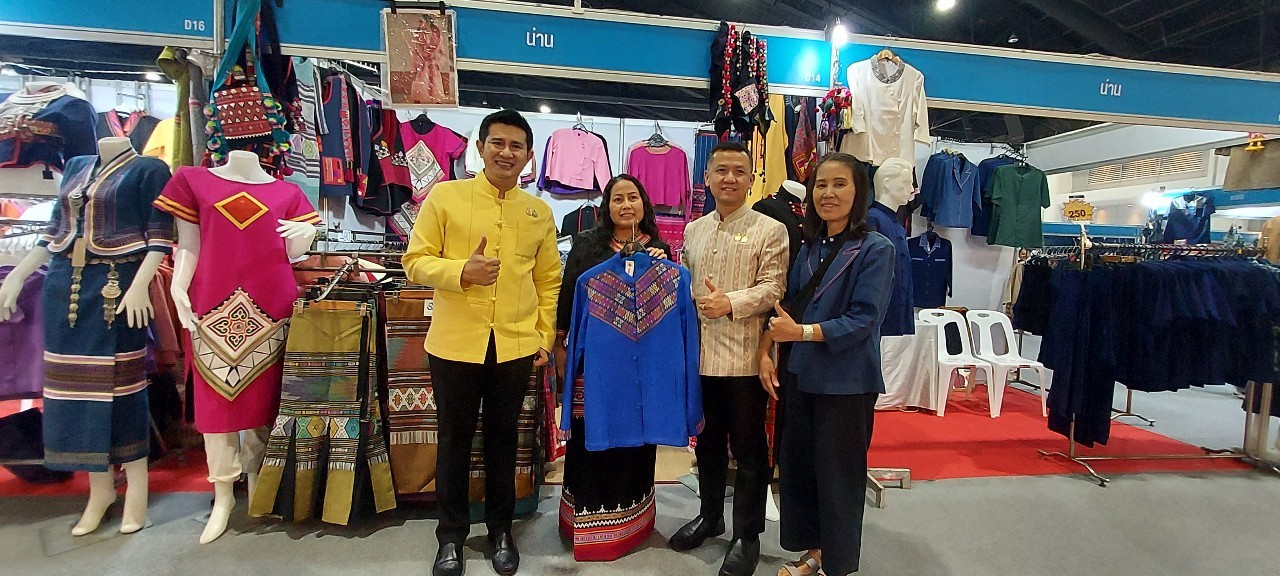 #สร้างสรรค์ชุมชน คนพช.น่าน#  พ่อเมืองน่าน เยี่ยมเยียนให้กำลังใจแก่ผู้ประกอบการ OTOP จังหวัดน่าน ในงาน OTOP MIDYEAR 2024  “หลากหลายผลิตภัณฑ์ สีสันภูมิปัญญาไทย”