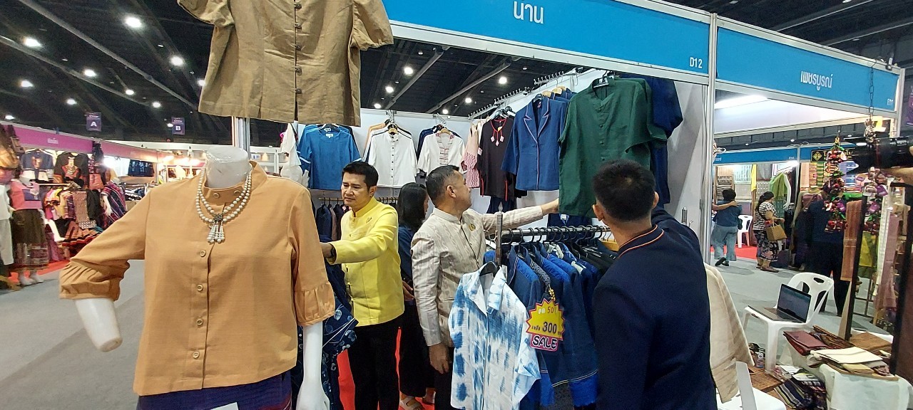 #สร้างสรรค์ชุมชน คนพช.น่าน#  พ่อเมืองน่าน เยี่ยมเยียนให้กำลังใจแก่ผู้ประกอบการ OTOP จังหวัดน่าน ในงาน OTOP MIDYEAR 2024  “หลากหลายผลิตภัณฑ์ สีสันภูมิปัญญาไทย”