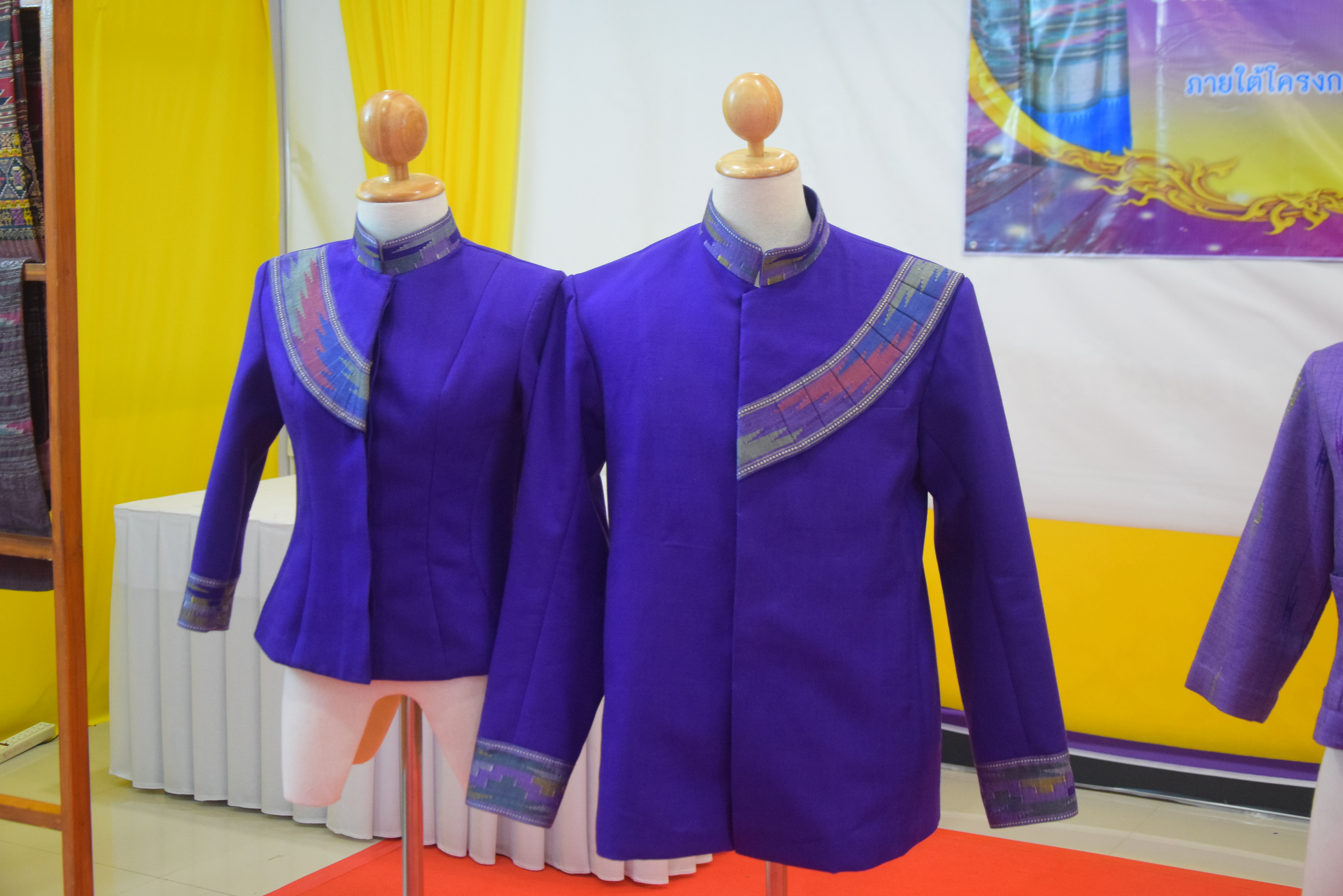 ☆☆☆สร้างสรรค์ชุมชน คนพช.น่าน☆☆☆ จังหวัดน่านจัดกิจกรรมการประกวดการออกแบบชุดประจำจังหวัดด้วยผ้าลายน้ำไหล ลายอัตลักษณ์น่าน (ทั้งแบบสตรี – แบบบุรุษ) เพื่อเป็นการขับเคลื่อนการอนุรักษ์และพัฒนาผ้าทอลายอัตลักษณ์น่าน