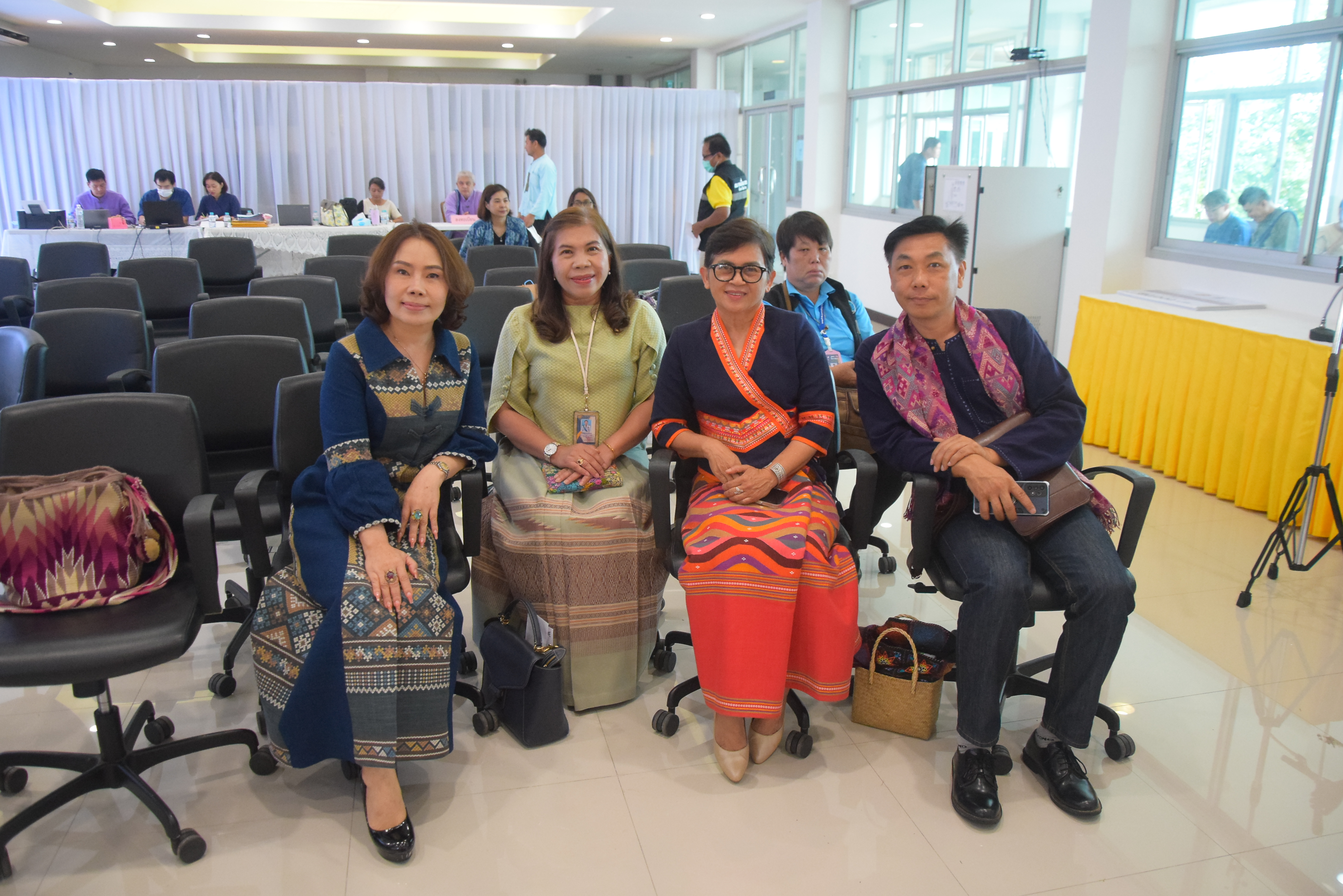 ☆☆☆สร้างสรรค์ชุมชน คนพช.น่าน☆☆☆ จังหวัดน่านจัดกิจกรรมการประกวดการออกแบบชุดประจำจังหวัดด้วยผ้าลายน้ำไหล ลายอัตลักษณ์น่าน (ทั้งแบบสตรี – แบบบุรุษ) เพื่อเป็นการขับเคลื่อนการอนุรักษ์และพัฒนาผ้าทอลายอัตลักษณ์น่าน