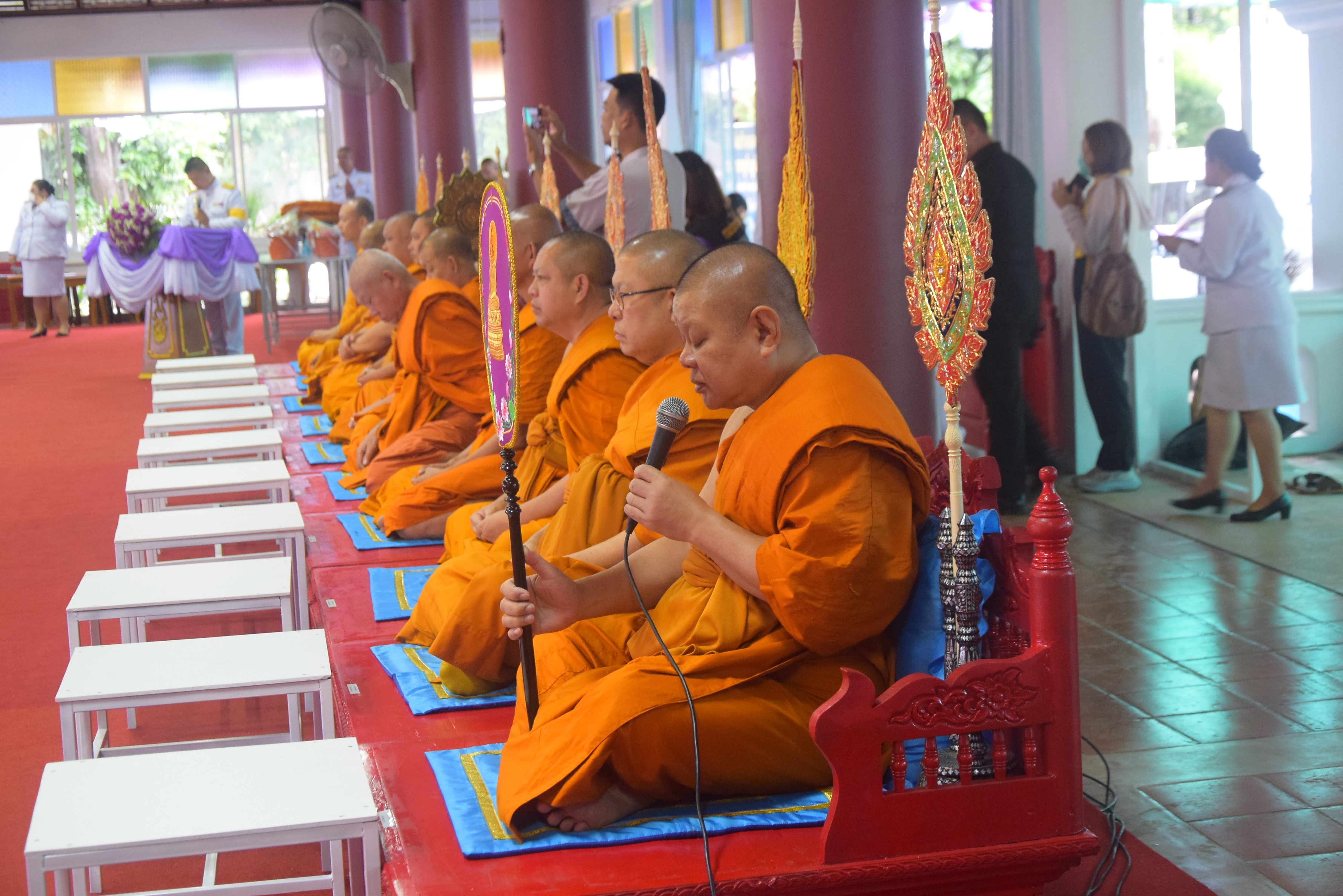 พช.น่าน ร่วมพิธีทำบุญตักบาตรถวายพระกุศล เฉลิมพระเกียรติสมเด็จพระนางเจ้าฯ พระบรมราชินี เนื่องในโอกาสวันเฉลิมพระชนมพรรษา 3 มิถุนายน 2567