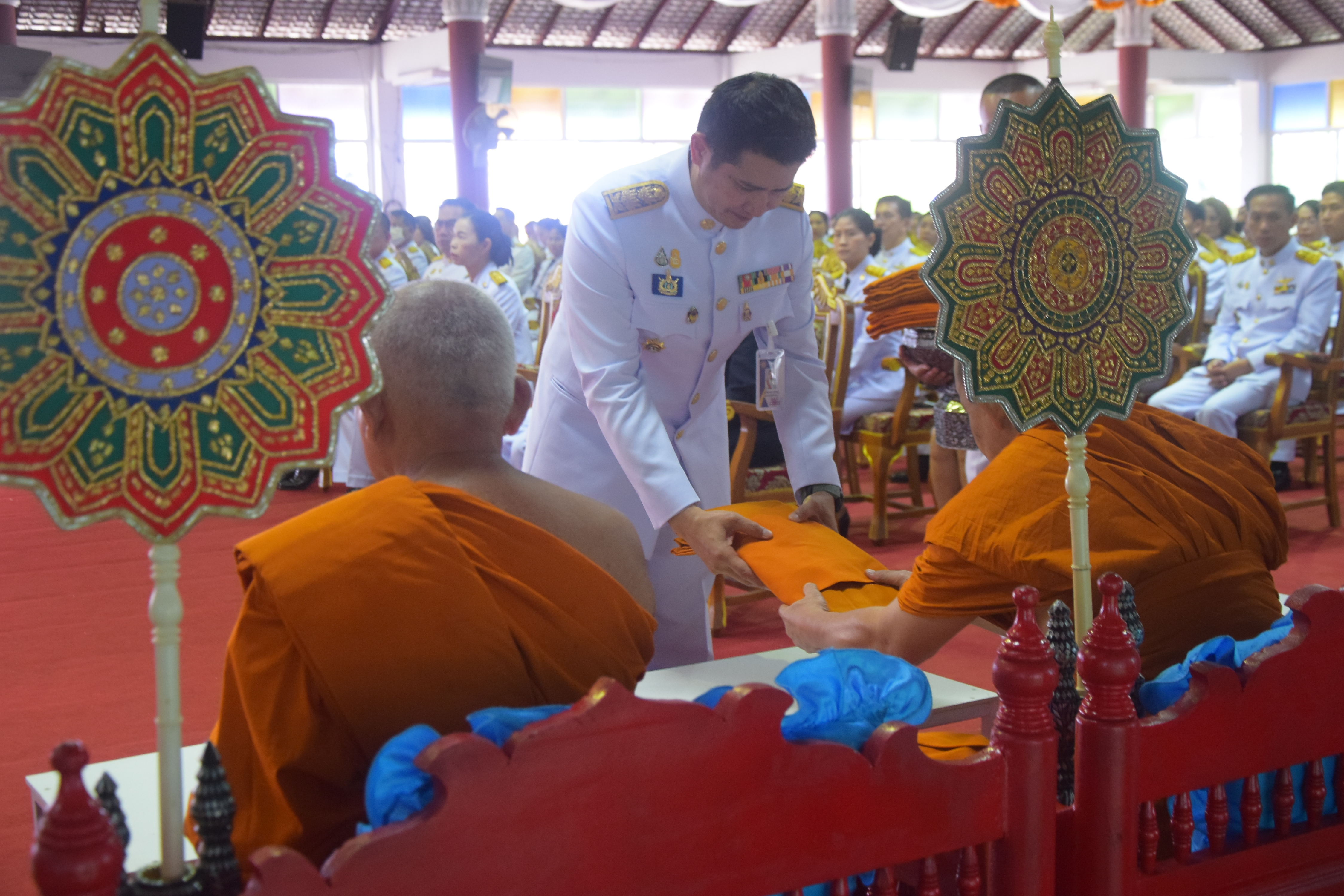 พช.น่าน ร่วมพิธีทำบุญตักบาตรถวายพระกุศล เฉลิมพระเกียรติสมเด็จพระนางเจ้าฯ พระบรมราชินี เนื่องในโอกาสวันเฉลิมพระชนมพรรษา 3 มิถุนายน 2567