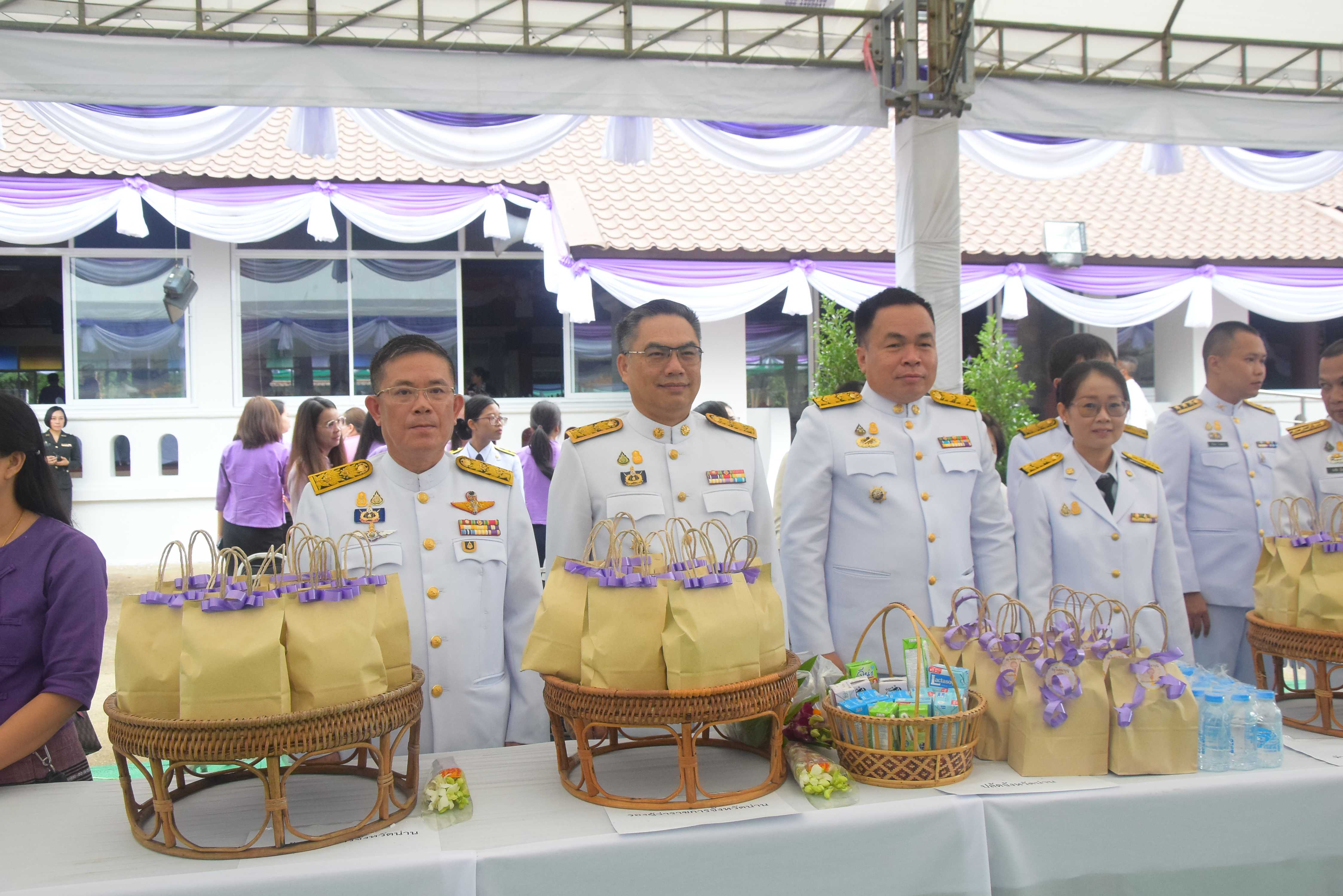 พช.น่าน ร่วมพิธีทำบุญตักบาตรถวายพระกุศล เฉลิมพระเกียรติสมเด็จพระนางเจ้าฯ พระบรมราชินี เนื่องในโอกาสวันเฉลิมพระชนมพรรษา 3 มิถุนายน 2567