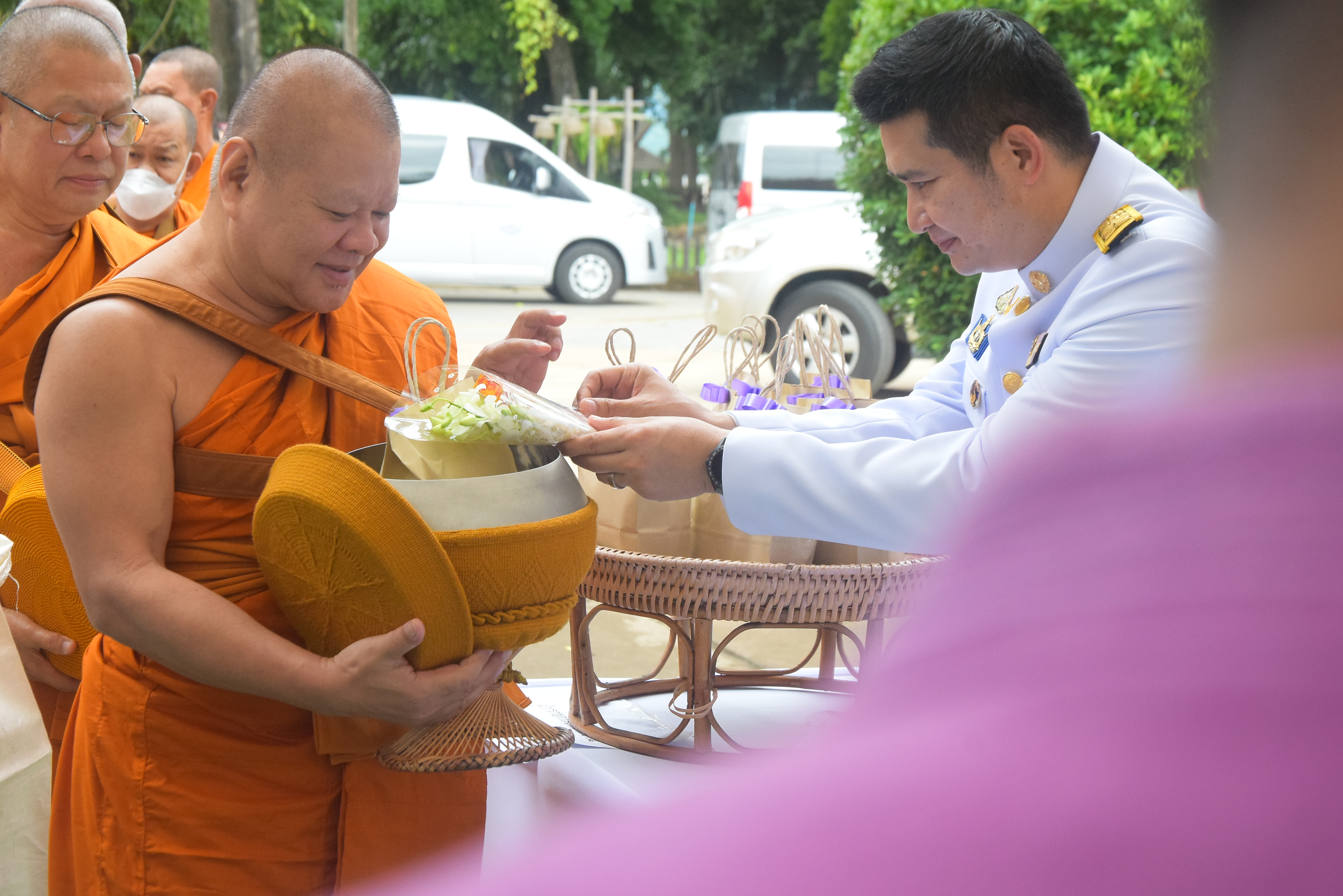 พช.น่าน ร่วมพิธีทำบุญตักบาตรถวายพระกุศล เฉลิมพระเกียรติสมเด็จพระนางเจ้าฯ พระบรมราชินี เนื่องในโอกาสวันเฉลิมพระชนมพรรษา 3 มิถุนายน 2567