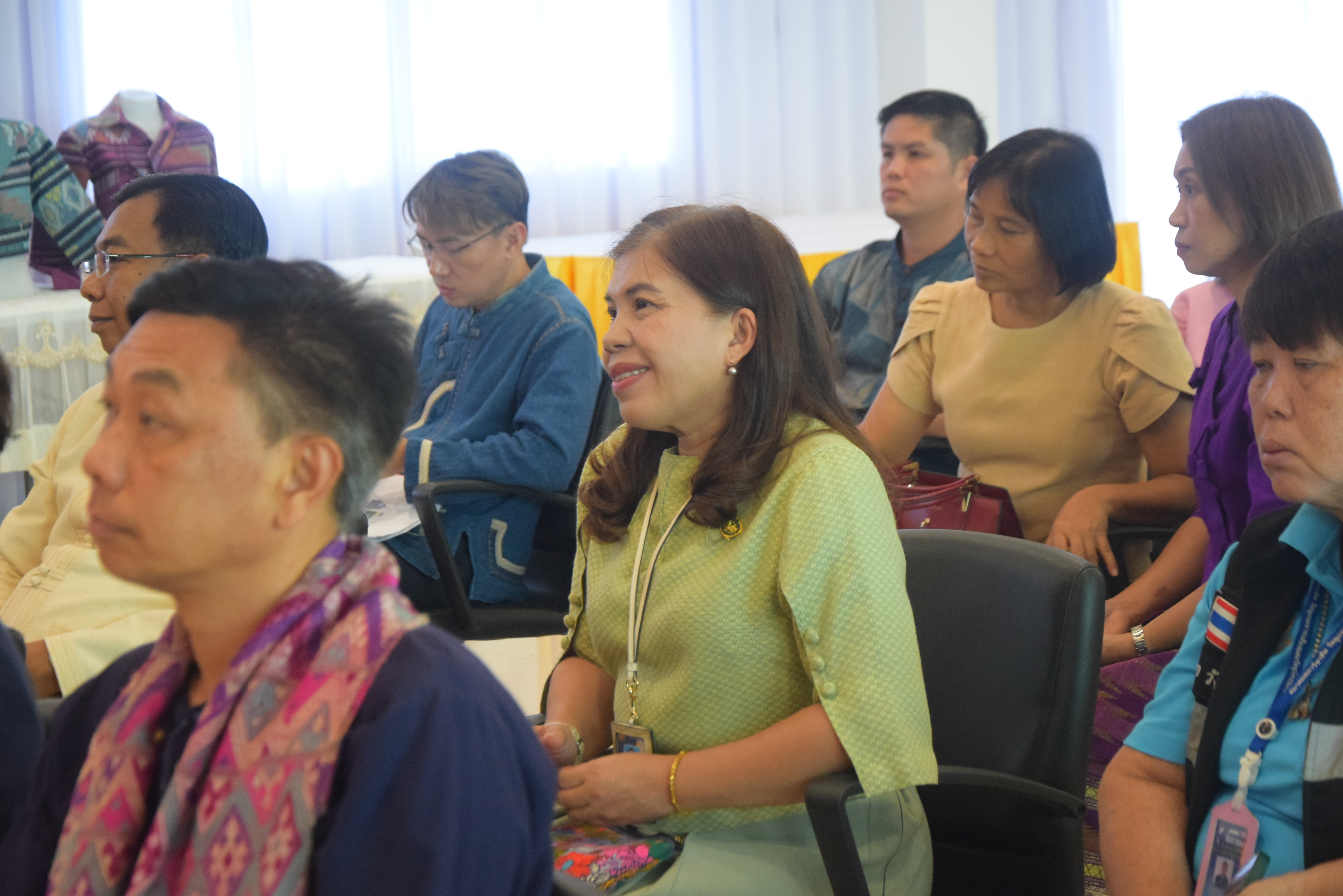 ☆☆☆สร้างสรรค์ชุมชน คนพช.น่าน☆☆☆ จังหวัดน่านจัดกิจกรรมการประกวดการออกแบบชุดประจำจังหวัดด้วยผ้าลายน้ำไหล ลายอัตลักษณ์น่าน (ทั้งแบบสตรี – แบบบุรุษ) เพื่อเป็นการขับเคลื่อนการอนุรักษ์และพัฒนาผ้าทอลายอัตลักษณ์น่าน