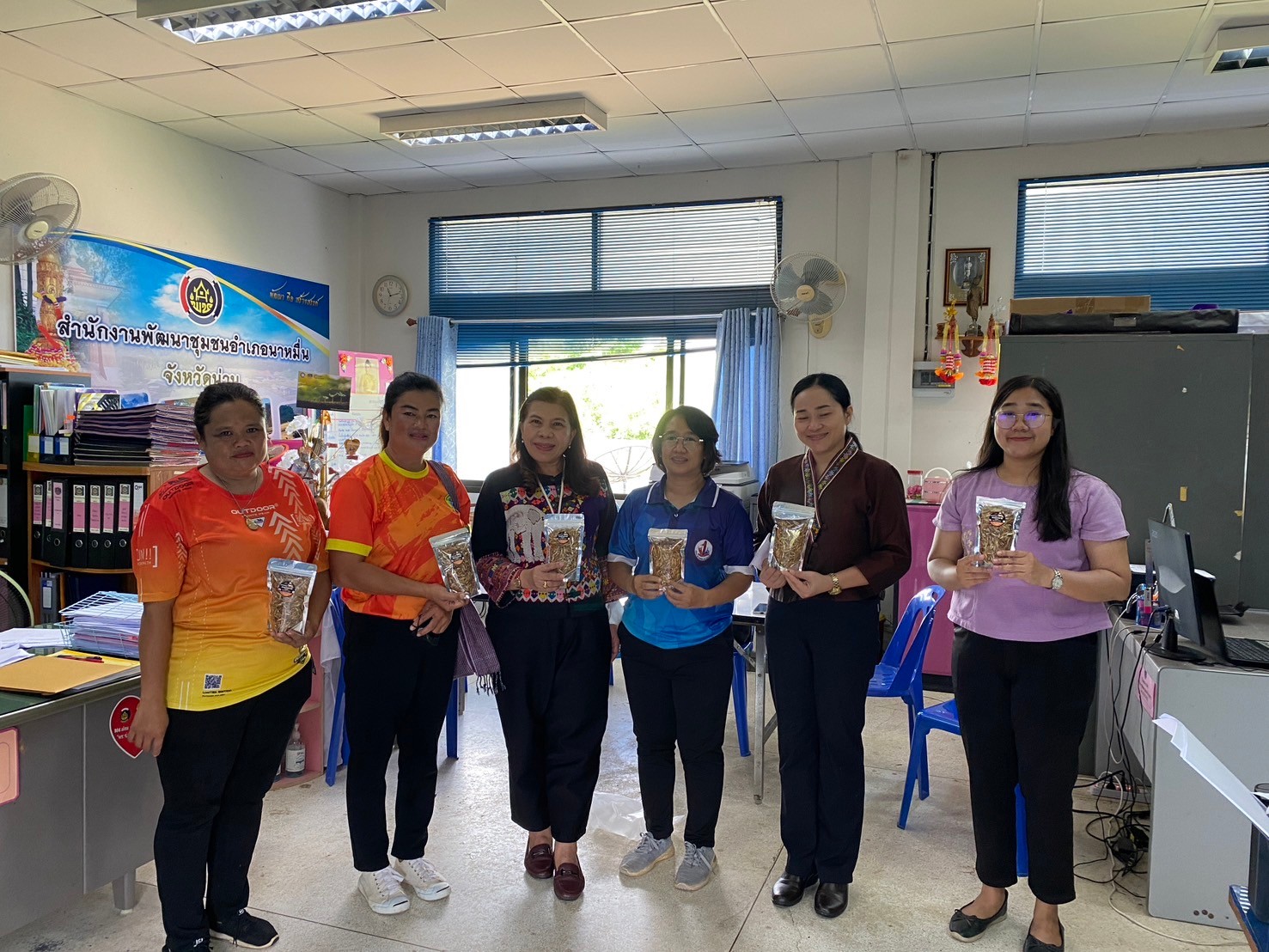 (#)สร้างสรรค์ชุมชน คนพช.น่าน(#) พช.น่าน ติดตามเตรียมความพร้อม ผู้ประกอบการ OTOP ประเภทกลุ่มผู้ผลิตชุมชน ตามโครงการส่งเสริมกระบวนการเครือข่ายองค์ความรู้ (Knowledge – Based OTOP : OTOP) ประจำปี 2567     