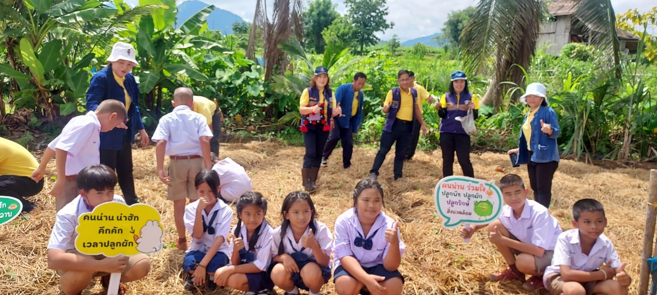 #สร้างสรรค์ชุมชน คนพช.น่าน# พช.น่าน จัดกิจกรรม “เอามื้อสามัคคี ทำความดี ถวายเป็นพระราชกุศล” โครงการเฉลิมพระเกียรติพระบาทสมเด็จพระเจ้าอยู่หัว เนื่องในโอกาสมหามงคลเฉลิมพระชนมพรรษา 6 รอบ 28 กรกฎาคม 2567 โครงการขยายผลการพัฒนาพื้นที่ต้นแบบการพัฒนาคุณภาพชีวิต ตามหลักทฤษฎีใหม่ ประยุกต์สู่ “โคก หนอง นา” เฉลิมพระเกียรติพระบาทสมเด็จพระเจ้าอยู่หัว