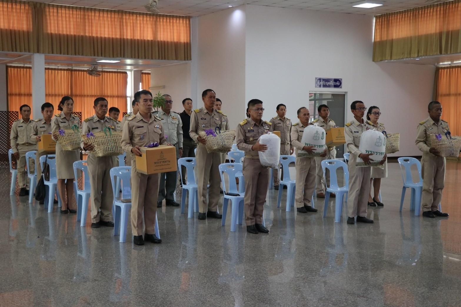 #สร้างสรรค์ชุมชน คนพช.น่าน# พช.น่าน ร่วมพิธีรับพระราชทานเมล็ดพันธุ์พืช พันธุ์สัตว์ กิ่งพันธุ์ไม้ผล และข้าวเกรียบฟักทอง