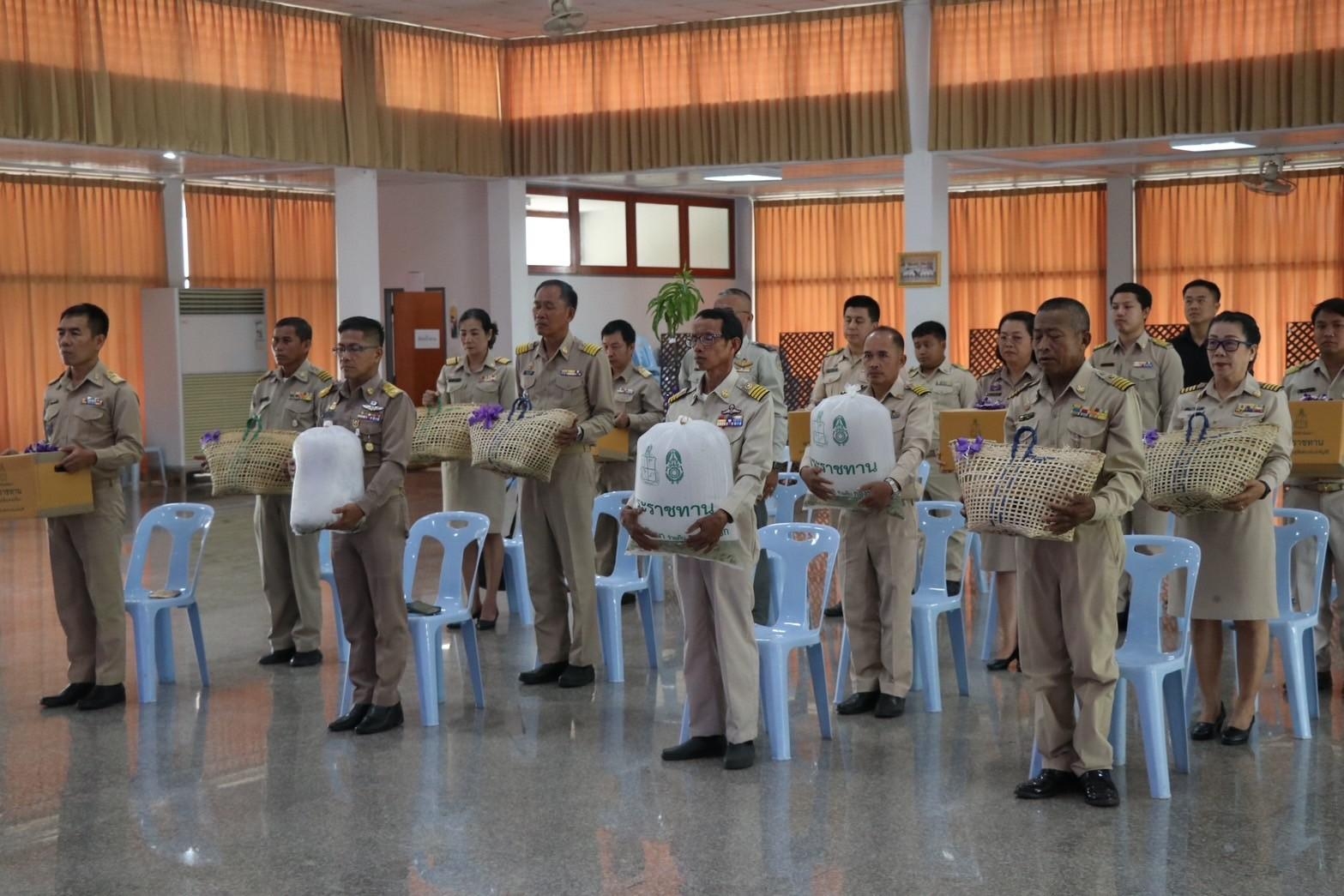 #สร้างสรรค์ชุมชน คนพช.น่าน# พช.น่าน ร่วมพิธีรับพระราชทานเมล็ดพันธุ์พืช พันธุ์สัตว์ กิ่งพันธุ์ไม้ผล และข้าวเกรียบฟักทอง