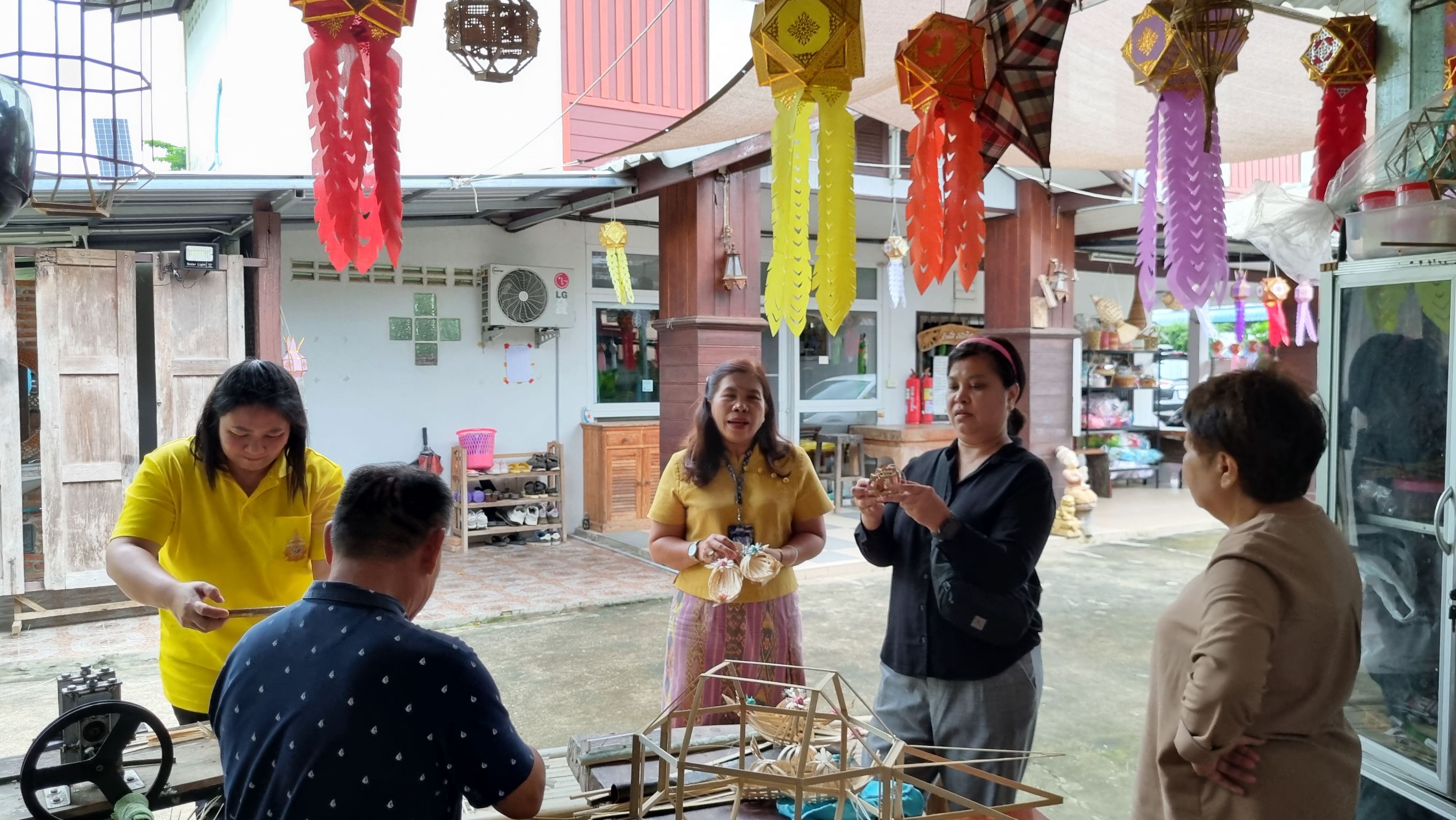 #สร้างสรรค์ชุมชน คนพช.น่าน# พช.น่าน ลงพื้นที่ติดตามการพัฒนาผลิตภัณฑ์ OTOP ในจังหวัดน่าน