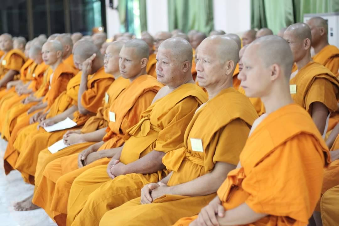 #สร้างสรรค์ชุมชน คนพช.น่าน# พช.น่าน ร่วมพิธีทำบุญตักบาตร พระสงฆ์ 82 รูป ในโครงการบรรพชาอุปสมบทเฉลิมพระเกียรติพระบาทสมเด็จพระเจ้าอยู่หัว เนื่องในโอกาสพระราชพิธีมหามงคลเฉลิมพระชนมพรรษา 6 รอบ 28 กรกฎาคม 2567