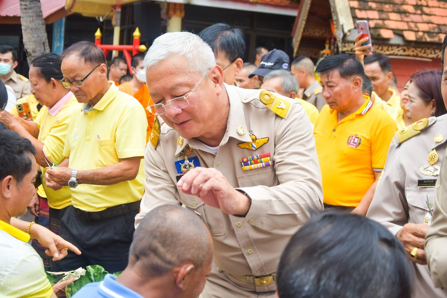 #สร้างสรรค์ชุมชน คนพช.น่าน# พช.น่าน ร่วมพิธีปลงผม และบายศรีสู่ขวัญนาคโครงการบรรพชาอุปสมบท เฉลิมพระเกียรติพระบาทสมเด็จพระเจ้าอยู่หัว เนื่องในโอกาสพระราชพิธีมหามงคล เฉลิมพระชนมพรรษา 6 รอบ 28 กรกฎาคม 2567